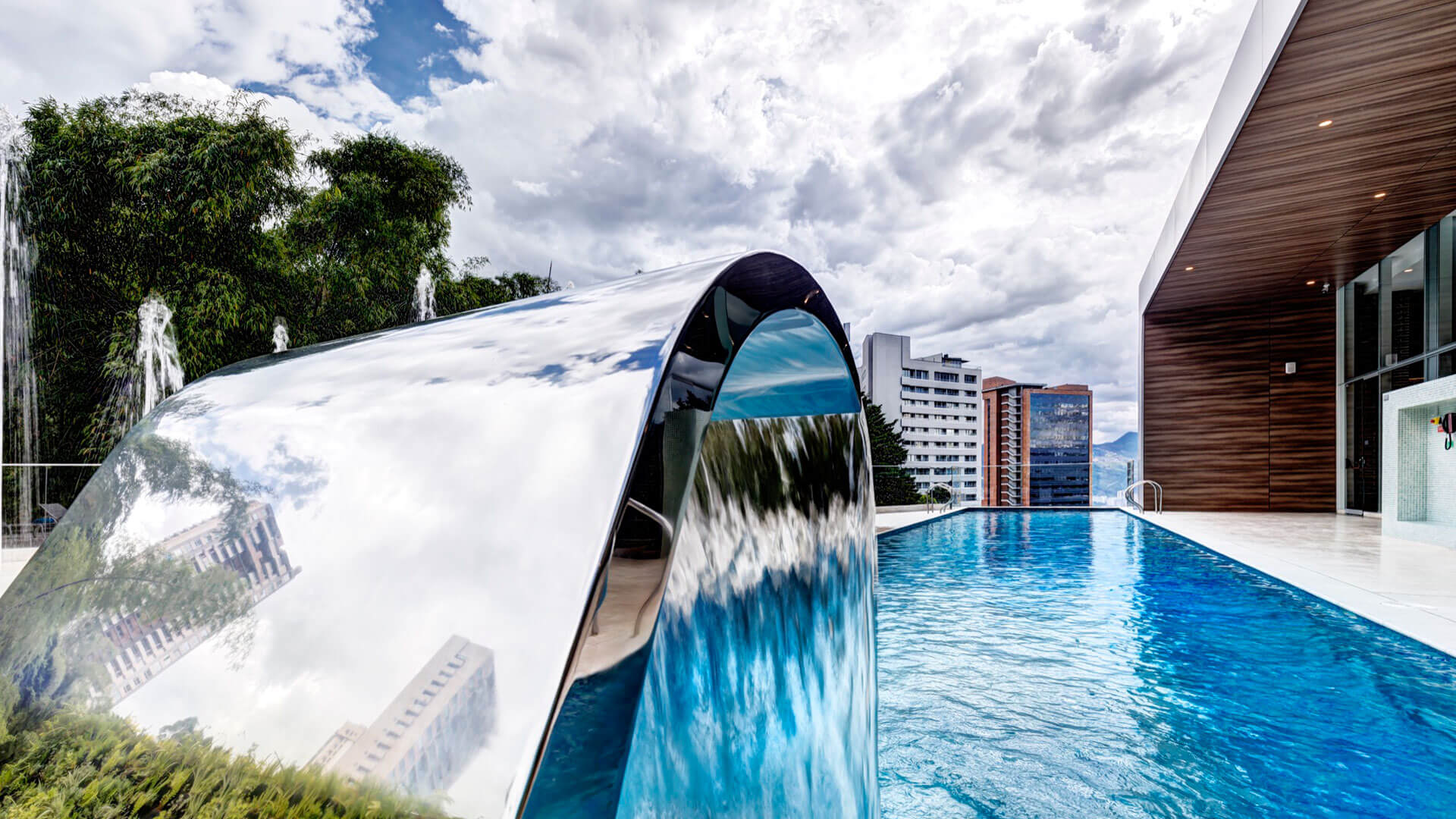 Piscina La Torre Suites