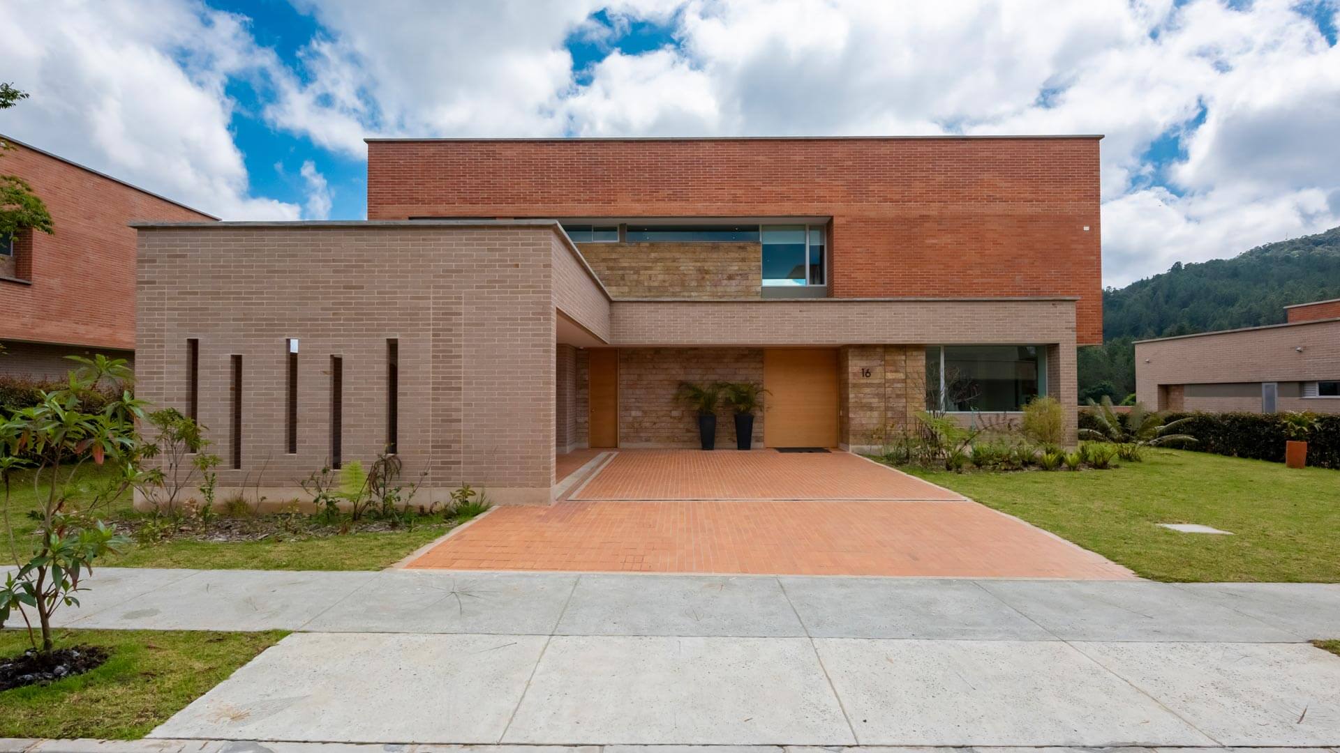 lemont-casas-envigado-fachada-delantera