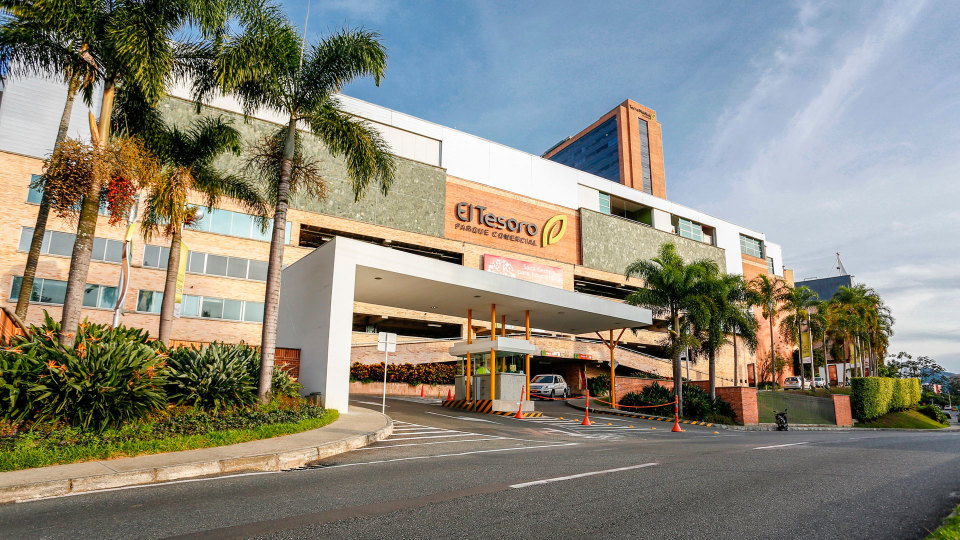 Parque Comercial El Tesoro Arquitectura y Concreto