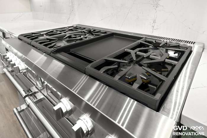 Close-up of the professional stainless gas range cooktop with multiple burners