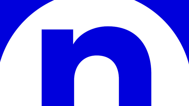 About | Teaser Image Das deepblue Logo mit blauer Schrift auf weißen Hintergrund