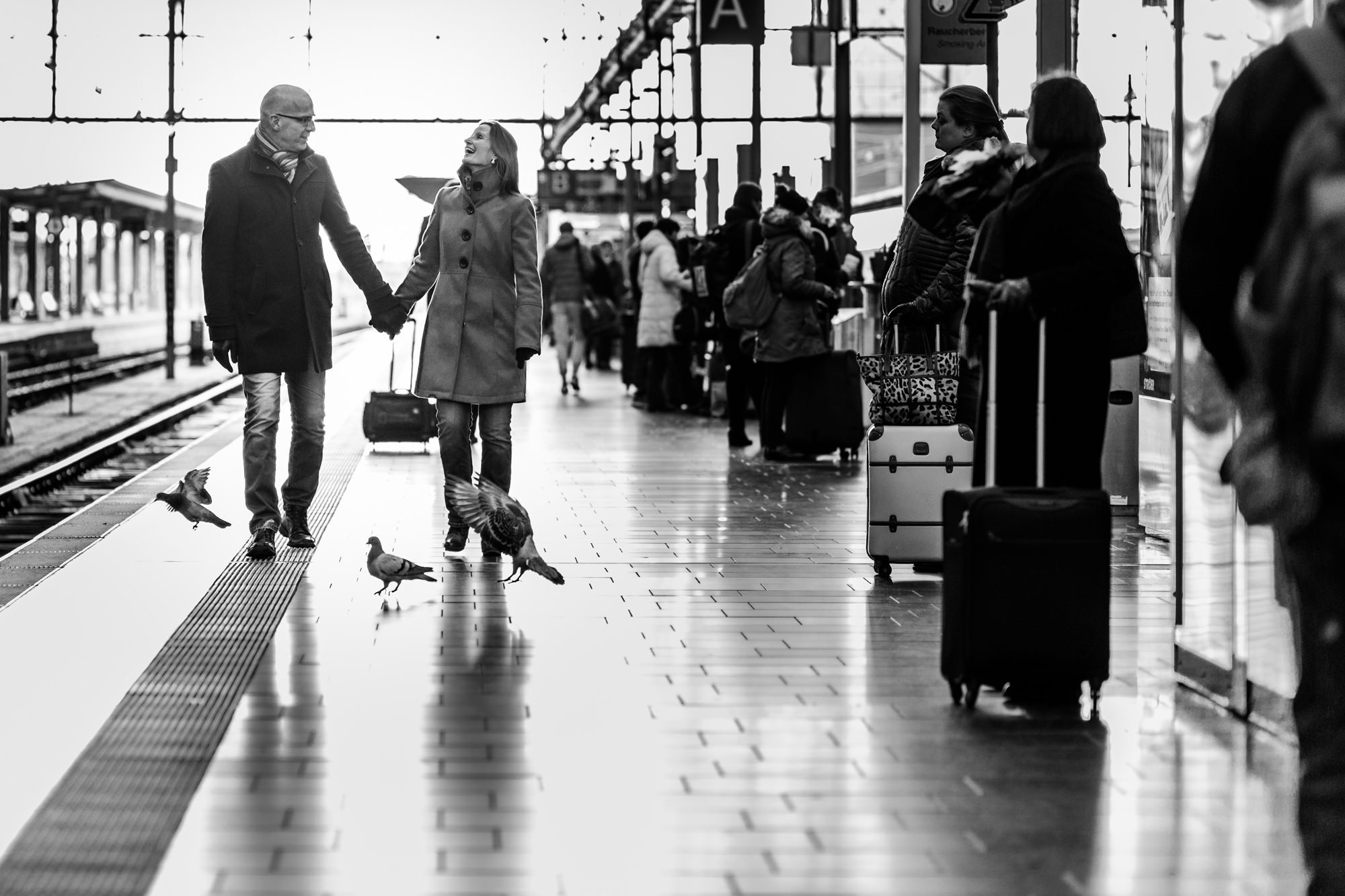 event-frankfurt-Paarshooting-verlobung-hauptbahnhof-eiserner-steg-1 (1)