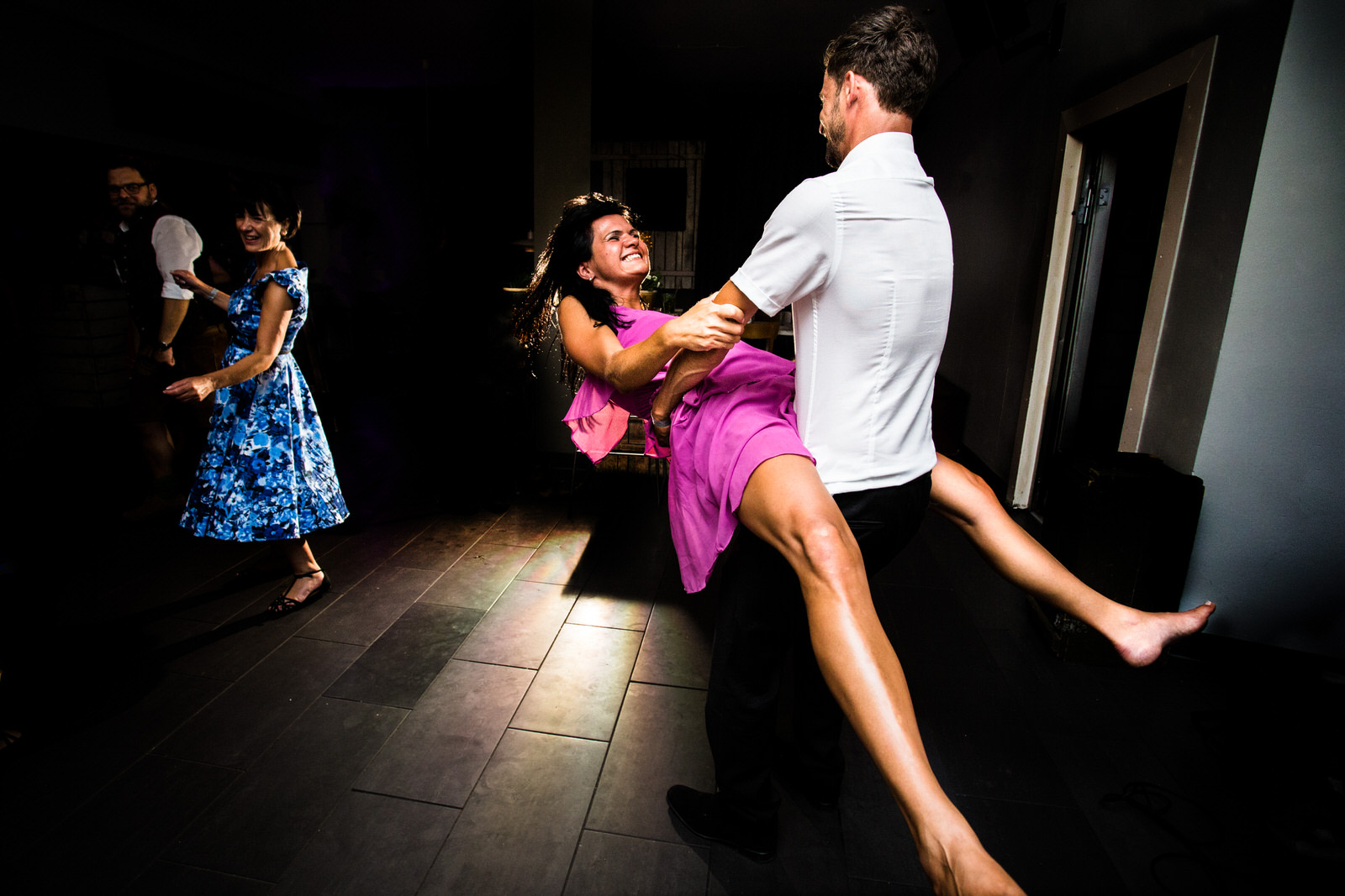 wedding-Hochzeitsfotograf-Frankfurt-hochzeit-haus-im-grünen-urban-freie-trauung-crazy-little-wedding-eva-hildenbeutel-27