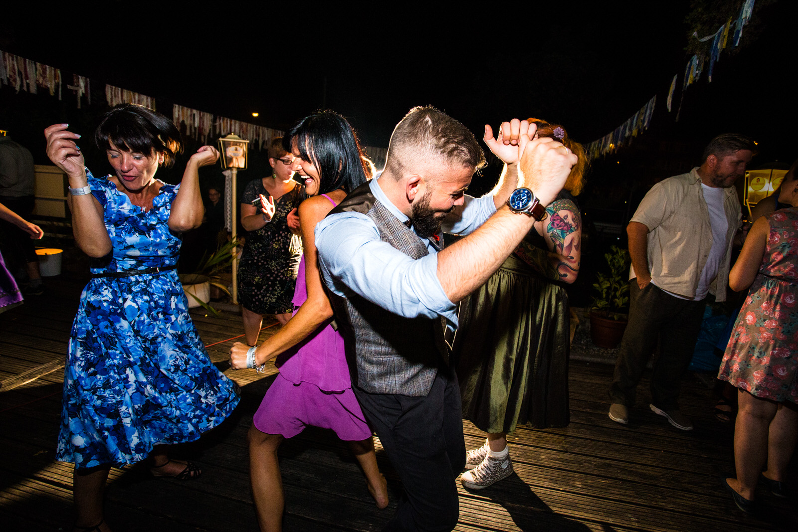 Hochzeitsfotograf-Frankfurt-hochzeit-haus-im-grünen-urban-freie-trauung-crazy-little-wedding-eva-hildenbeutel-19