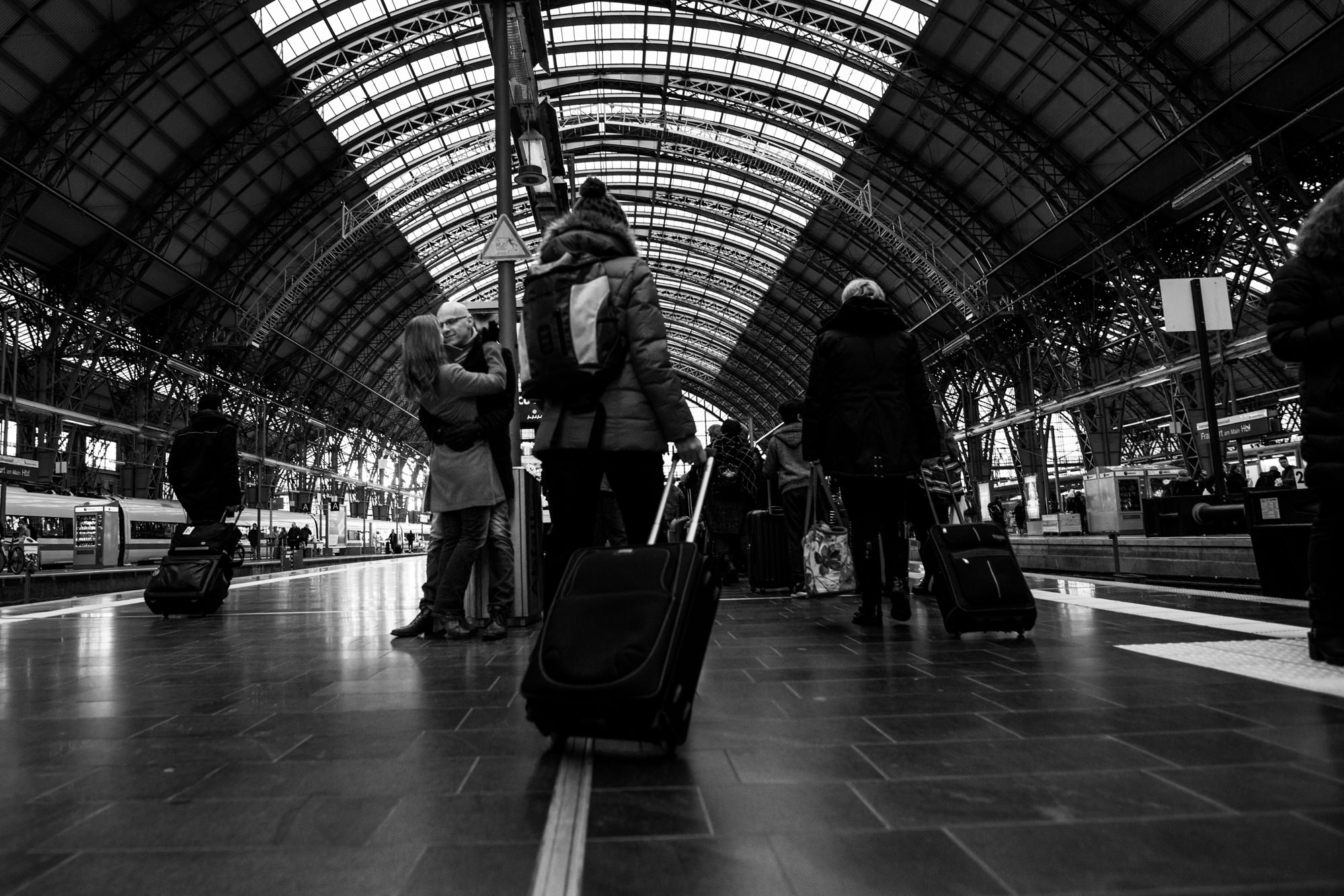 event-frankfurt-Paarshooting-verlobung-hauptbahnhof-eiserner-steg-1 (6)