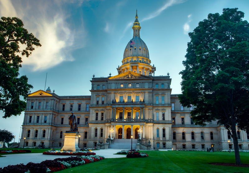 an image of the michigan state capitol building