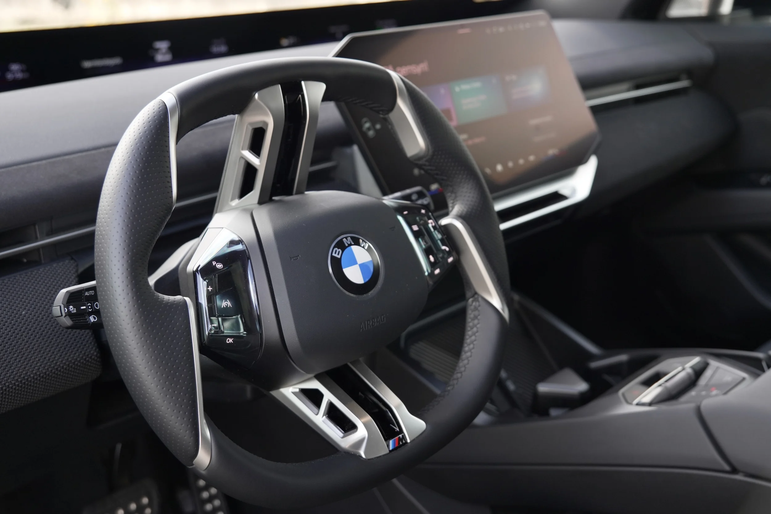 DUEL BMW iX3 vs Volvo EX60 02486