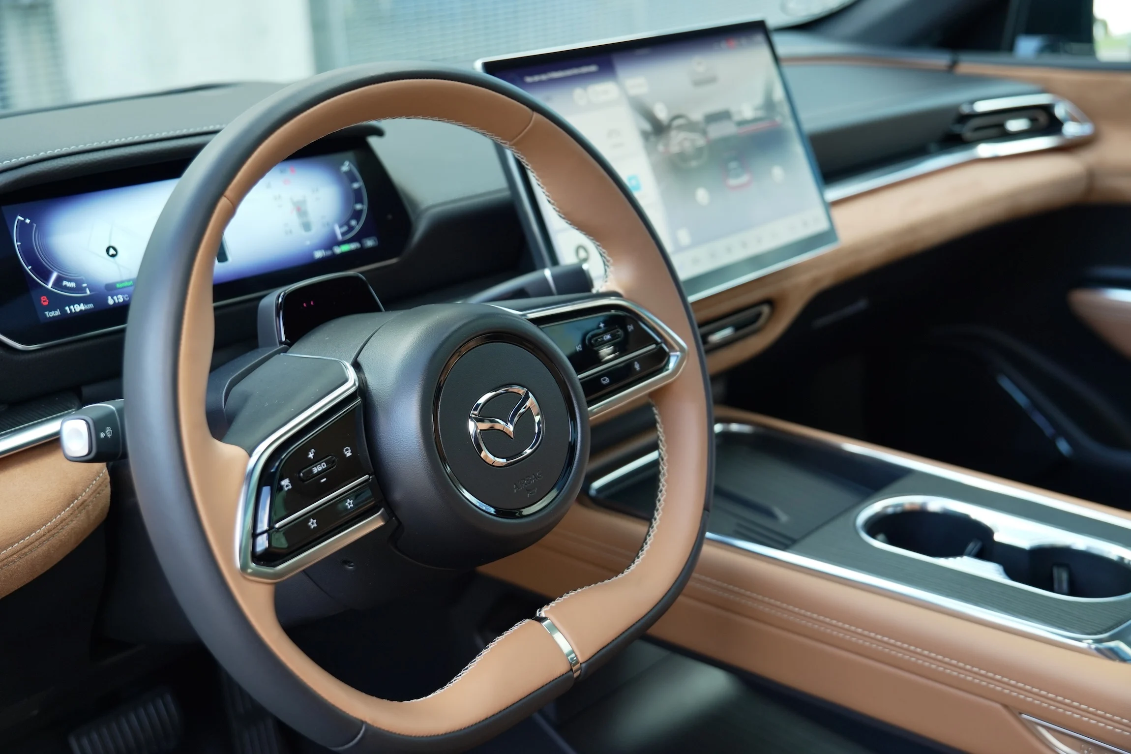STORTEST Mazda 6e Tesla Model 3 VW ID.7 MBB5288