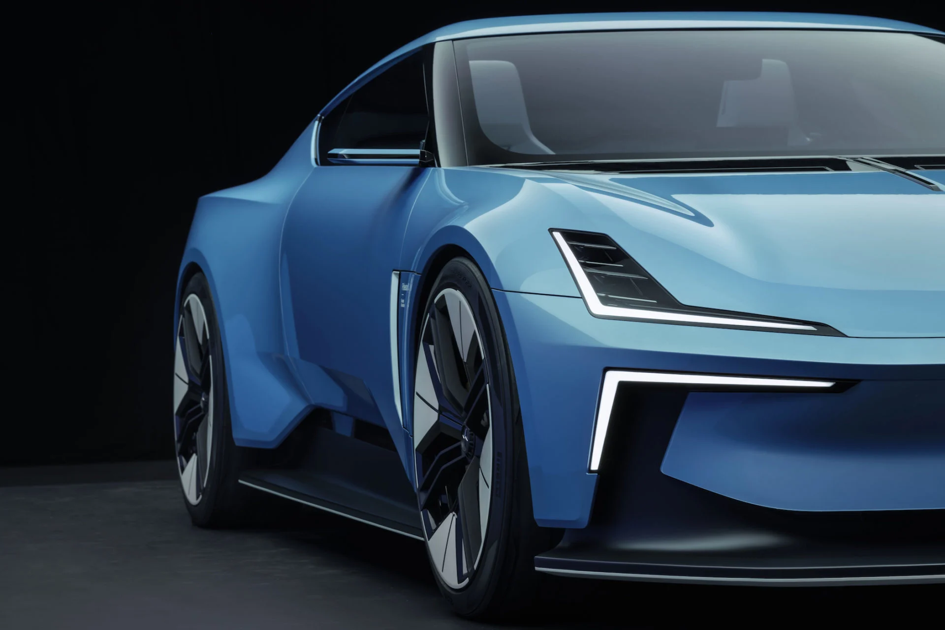 656733_20220816_Polestar_electric_roadster_concept