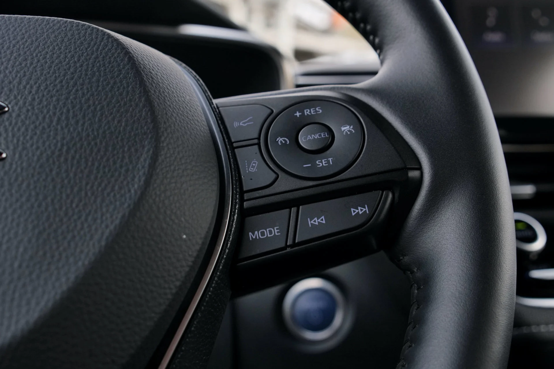 Bilbasen DUEL Kia Ceed SW PHEV vs Suzuki Swace Hybrid9935