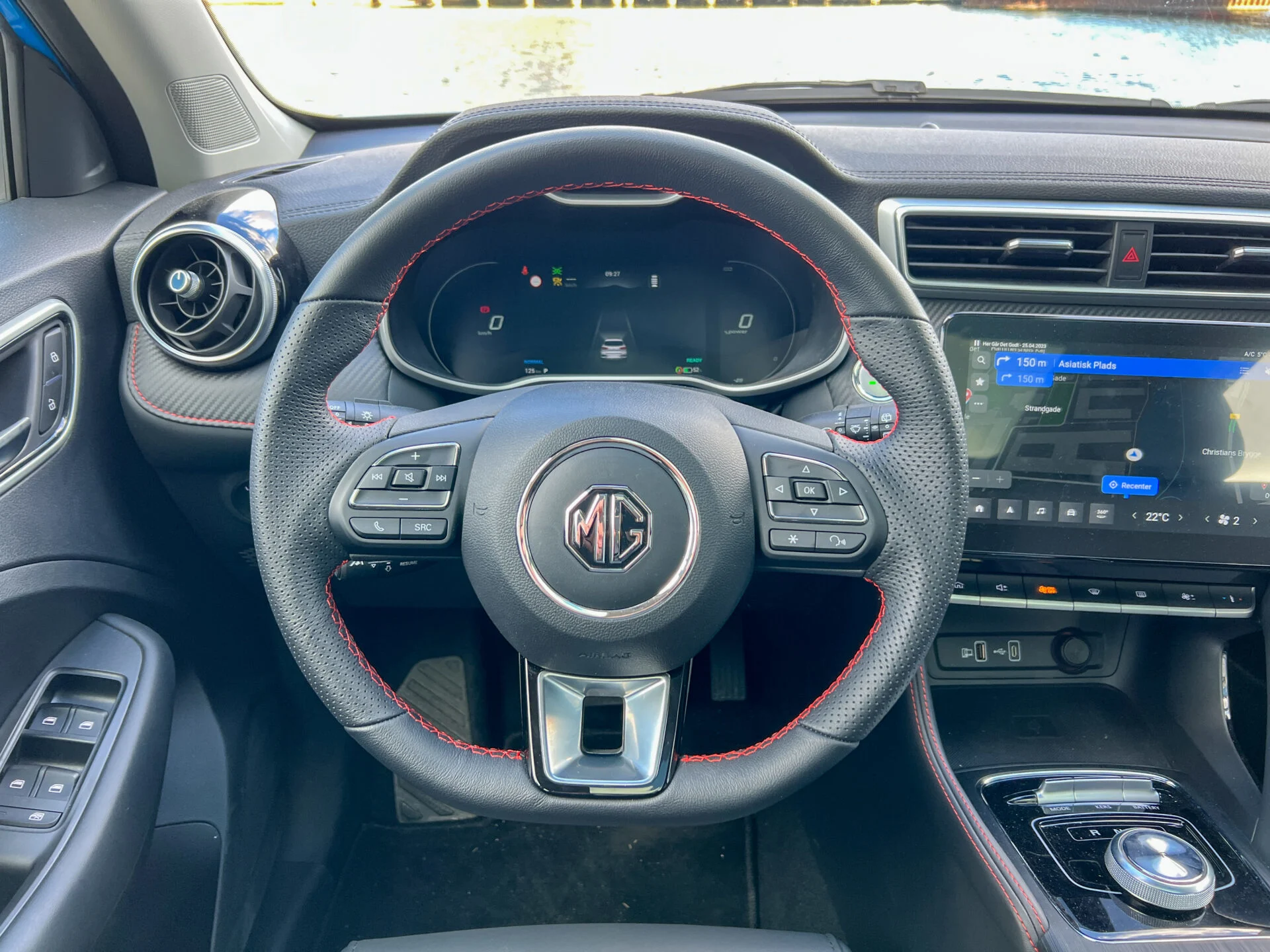 MG ZS EV vs MG4_Interior-12