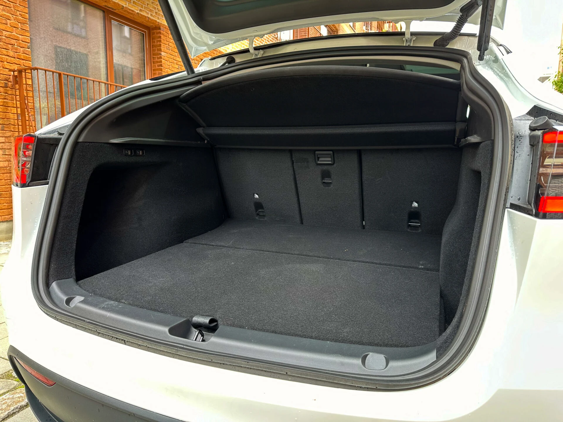 Tesla Model Y LR RWD-15