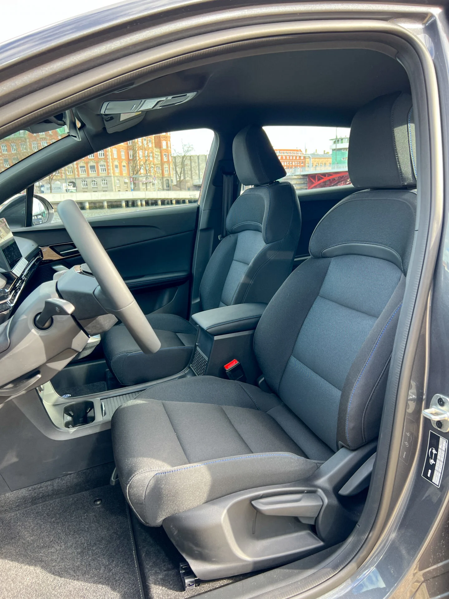 MG ZS EV vs MG4_Interior-18