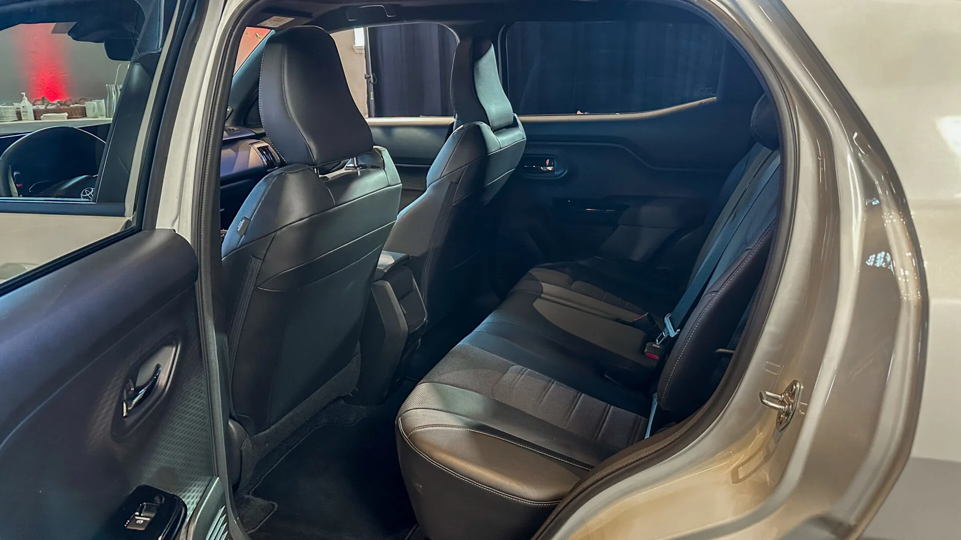 Toyota-Urban-Cruiser-og-C-HR-17.jpg