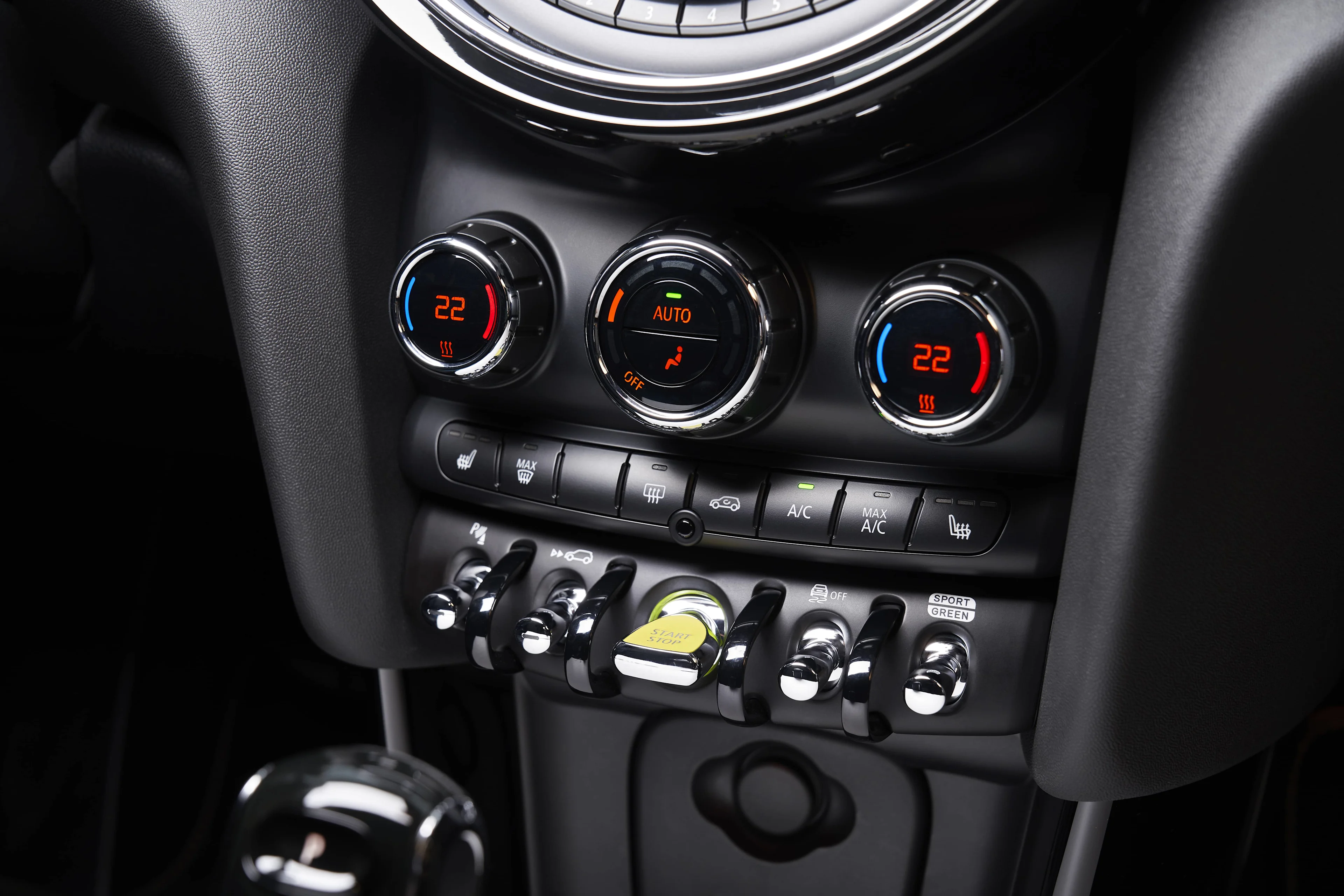 P90357971_highRes_the-new-mini-cooper-.jpg