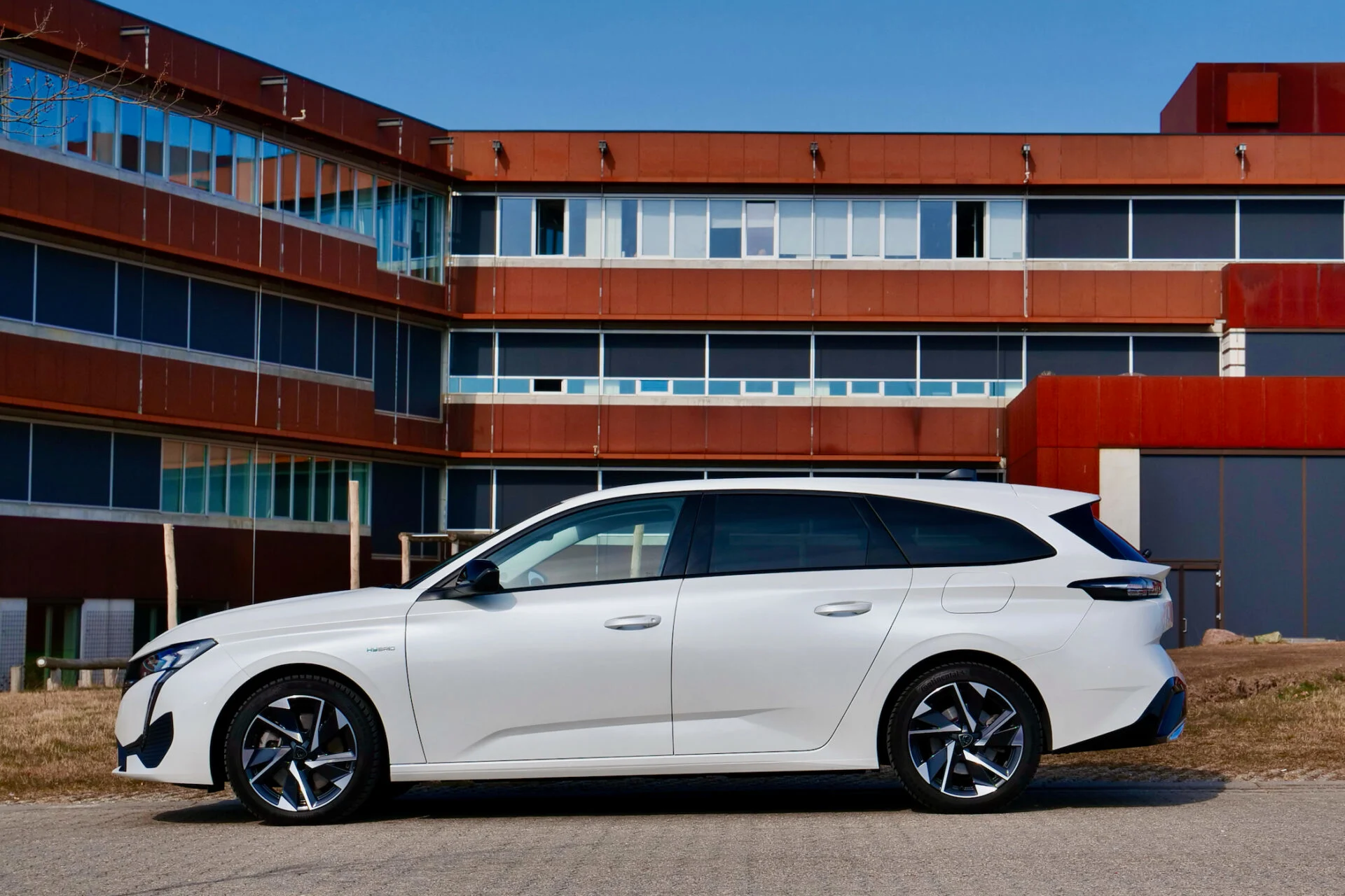 TEST Peugeot 308 SW Hybrid 225 750