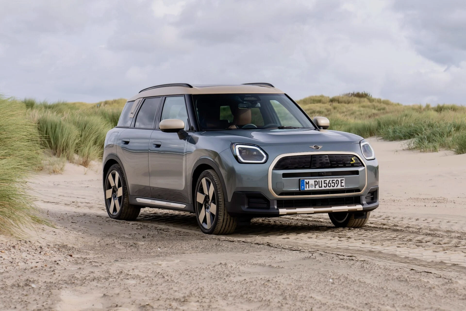 P90528228_highRes_mini-countryman-se-a