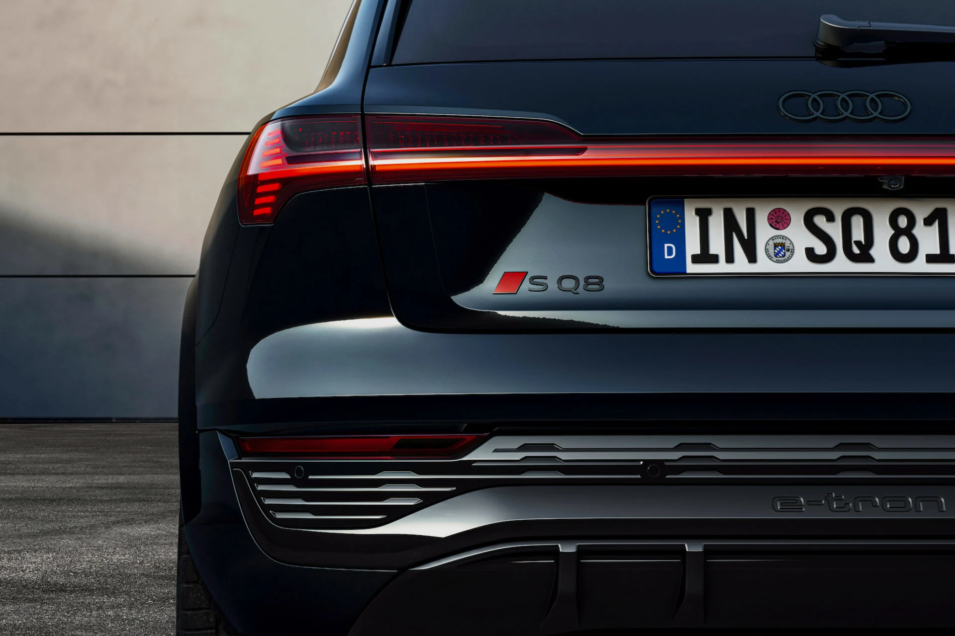 Audi-Q8-E-Tron-6033_large