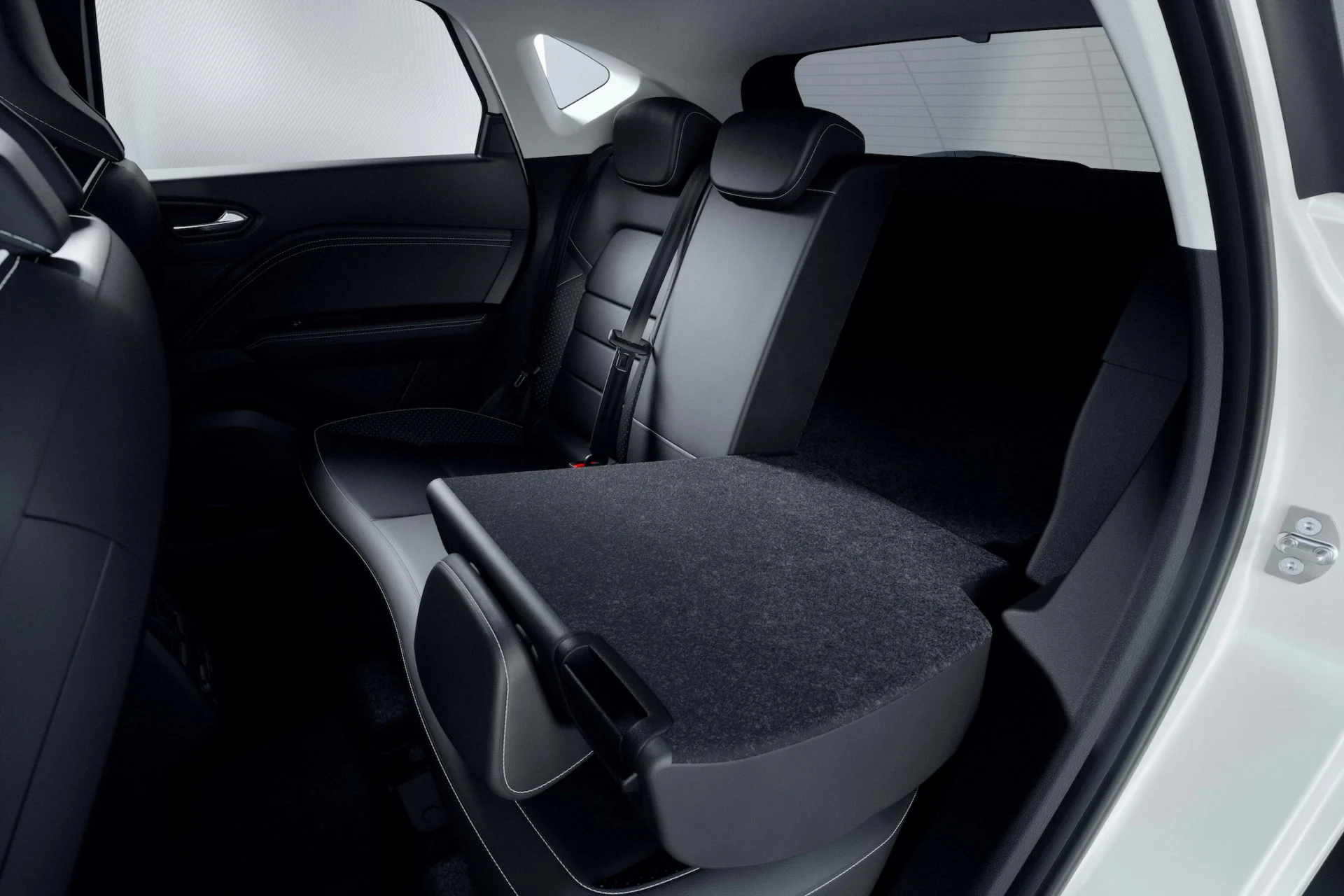 23MY_ASX_PHEV_Instyle_Overview_rear_seats_2