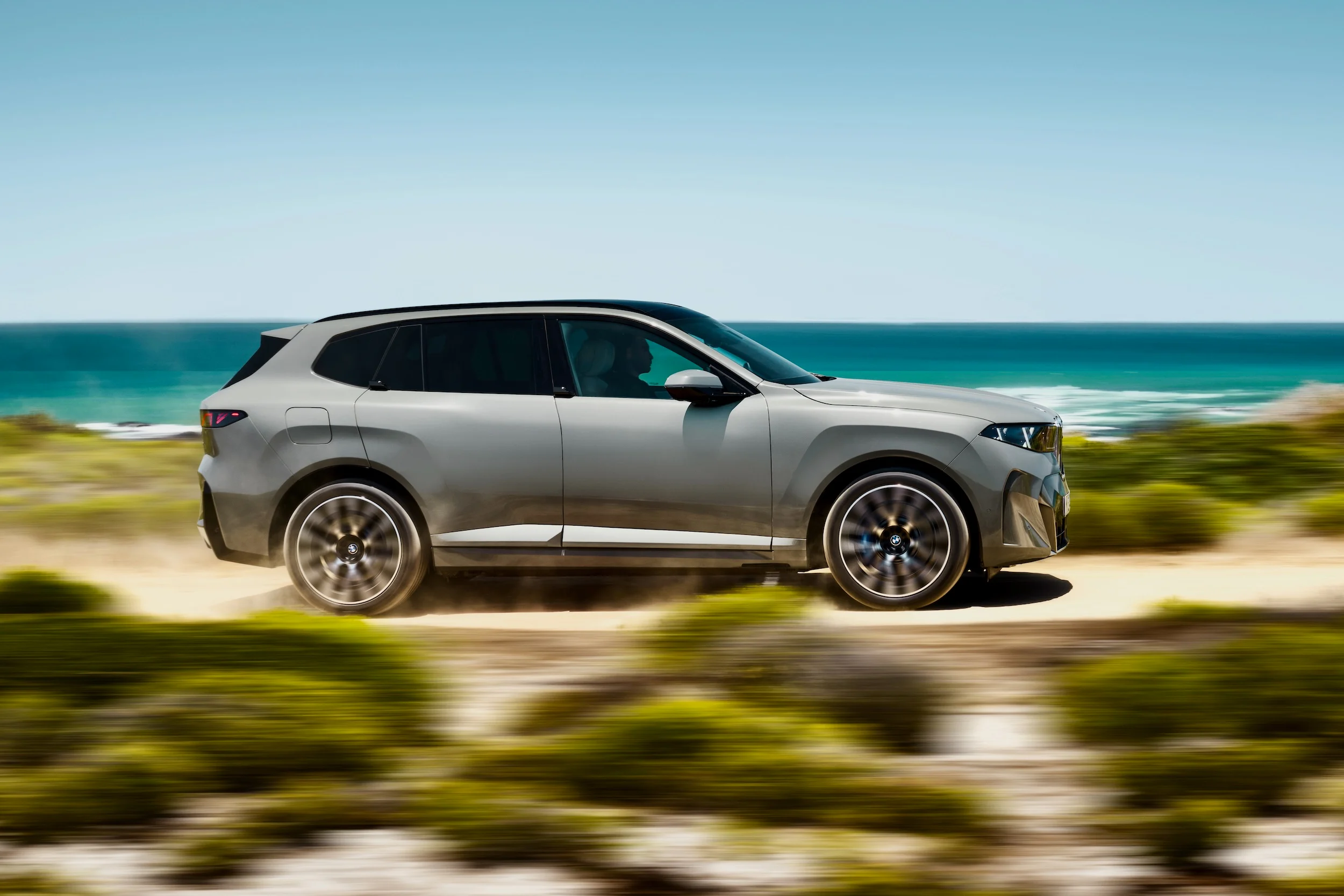 P90645993 highRes bmw-ix5-60-xdrive-06