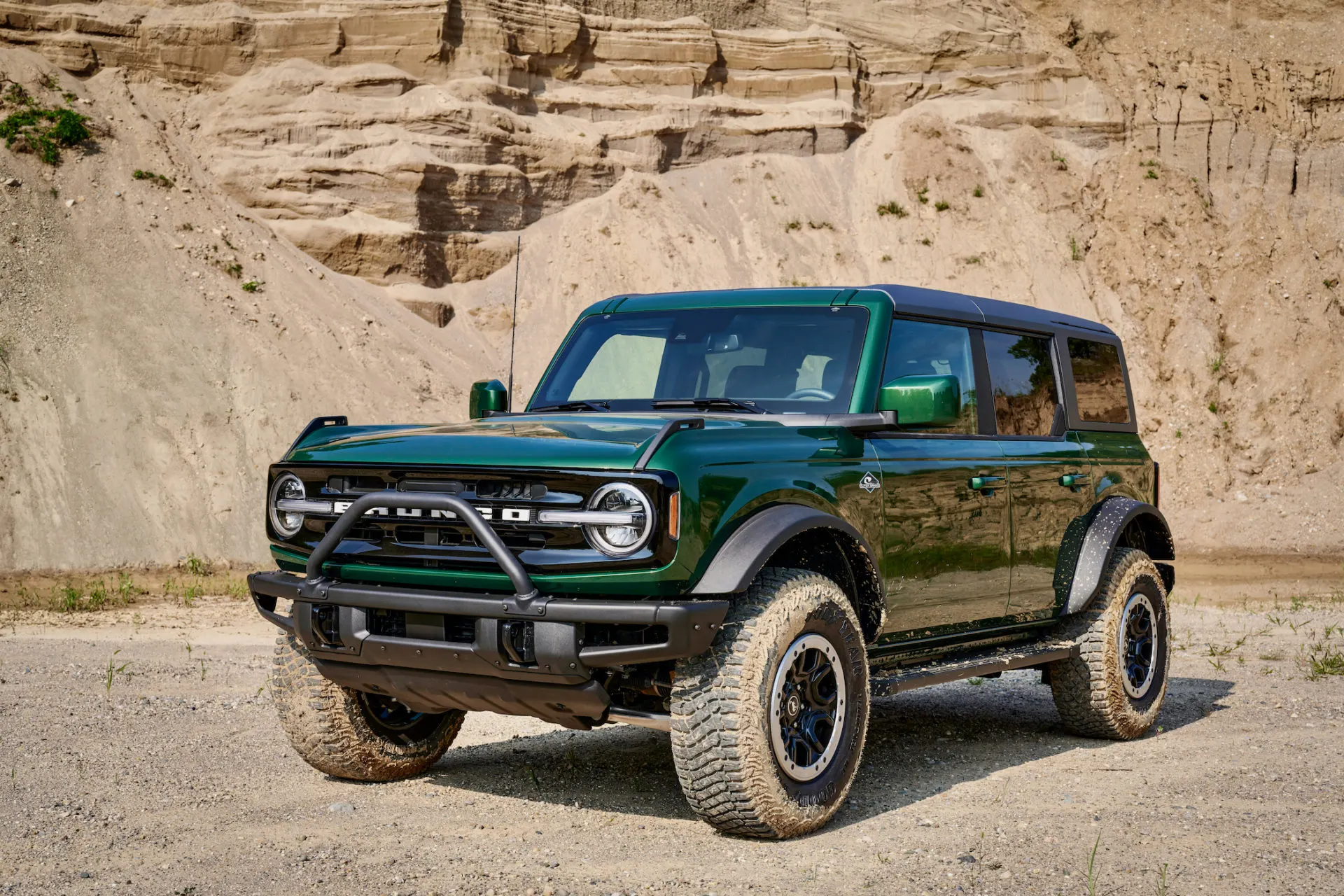 2022 Ford Bronco in Eruption Green. Available equipment shown.