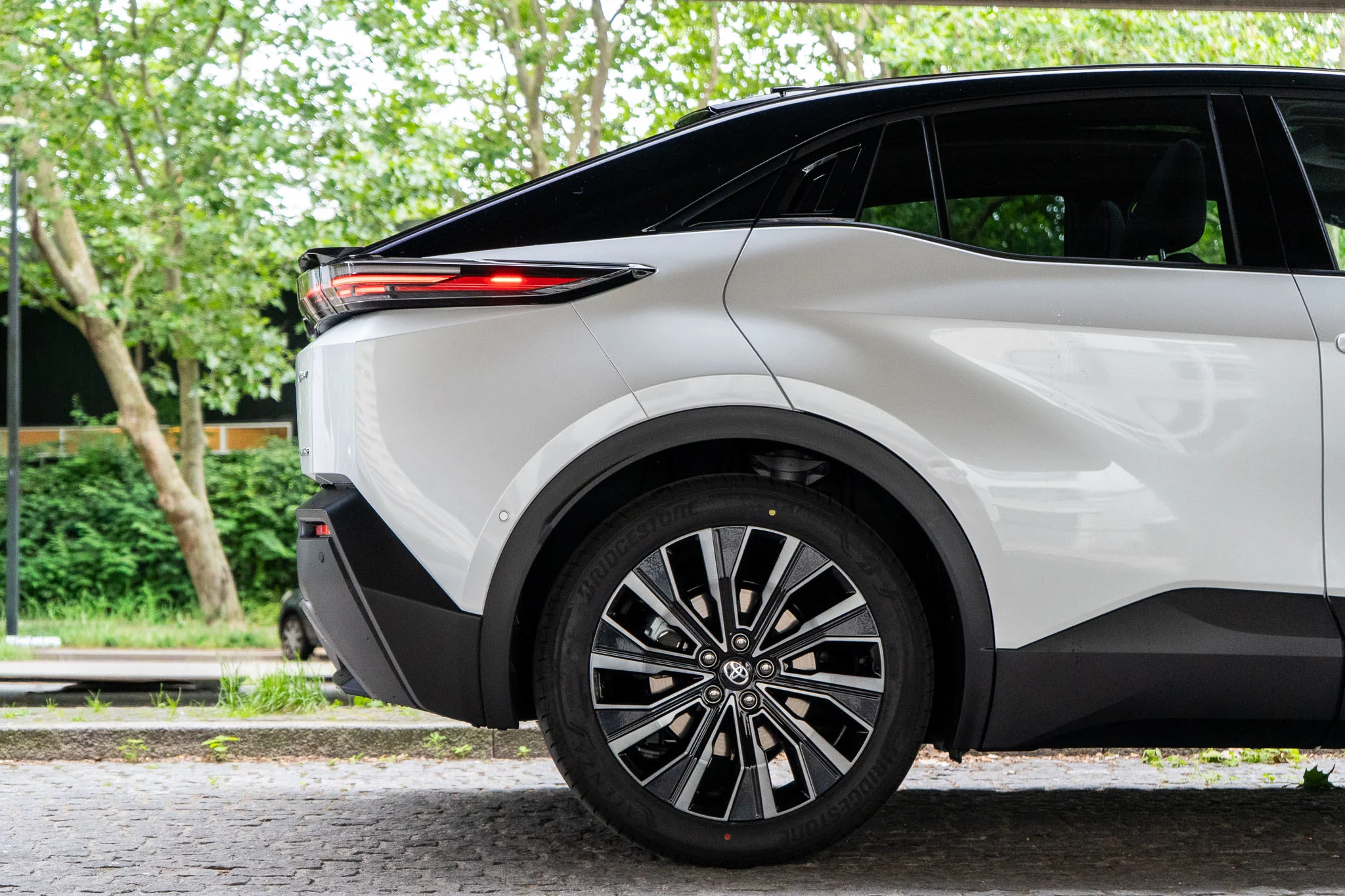Toyota C-HR+-9