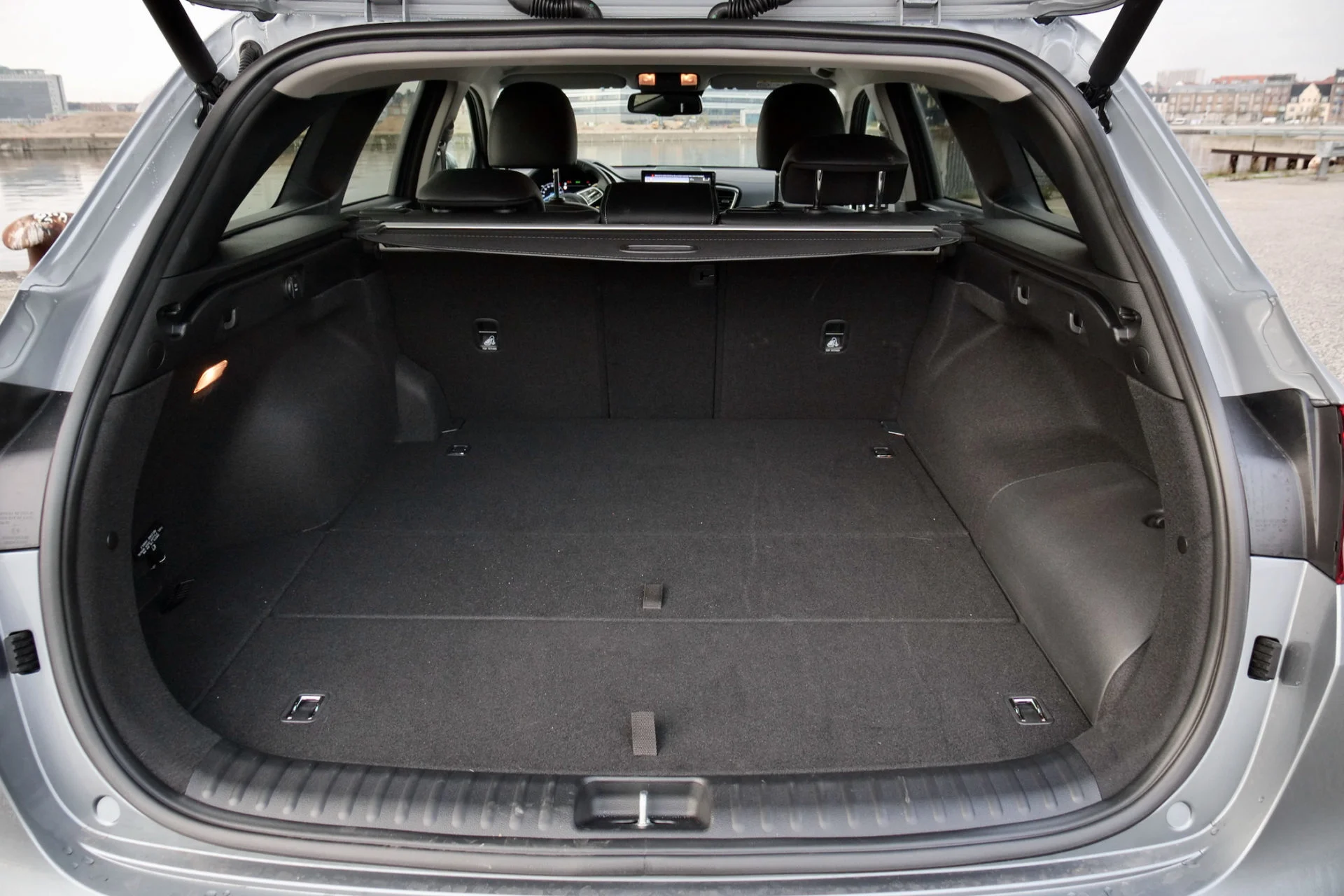 Bilbasen DUEL Kia Ceed SW PHEV vs Suzuki Swace Hybrid9716