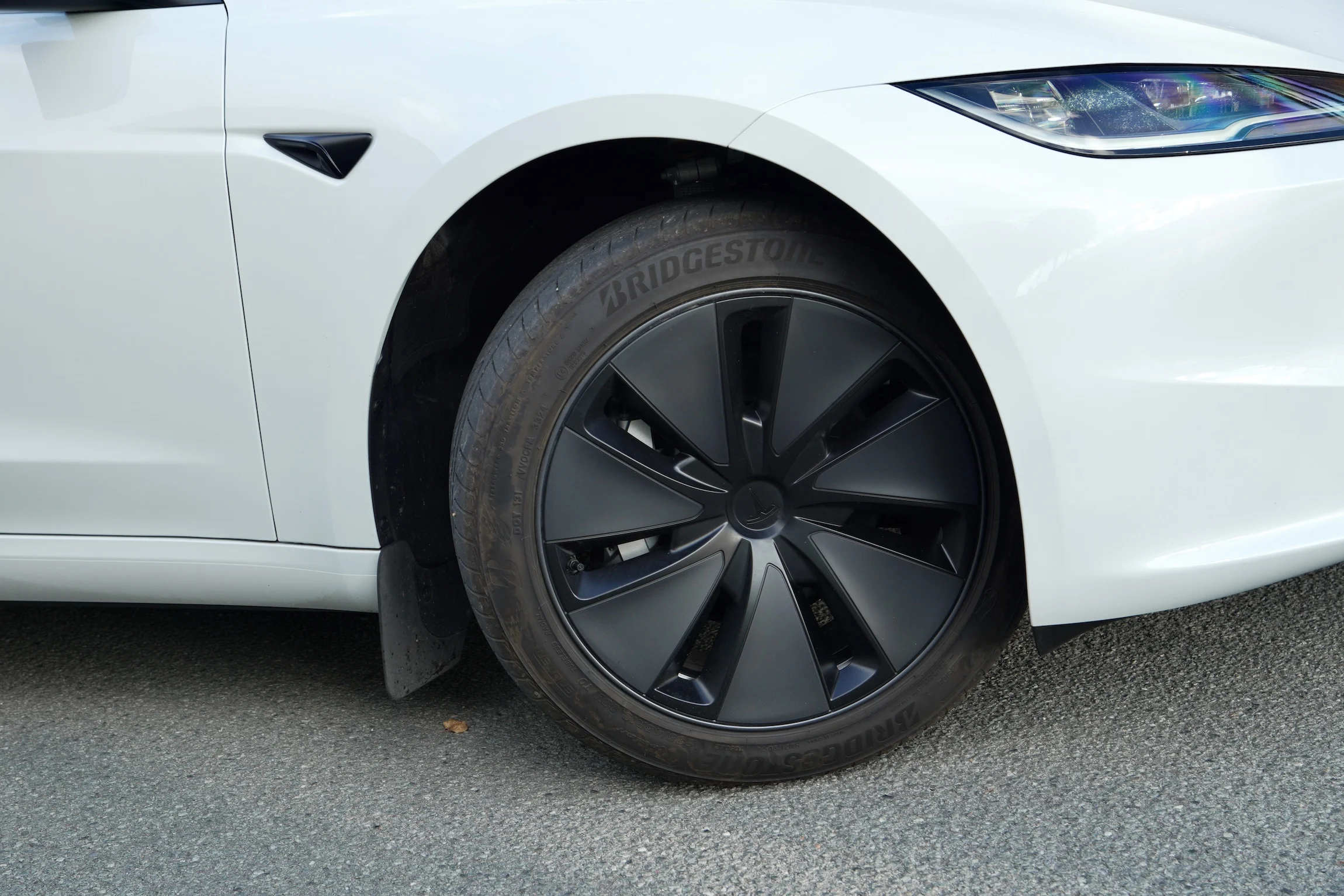 STORTEST Mazda 6e Tesla Model 3 VW ID.7 MBB5127