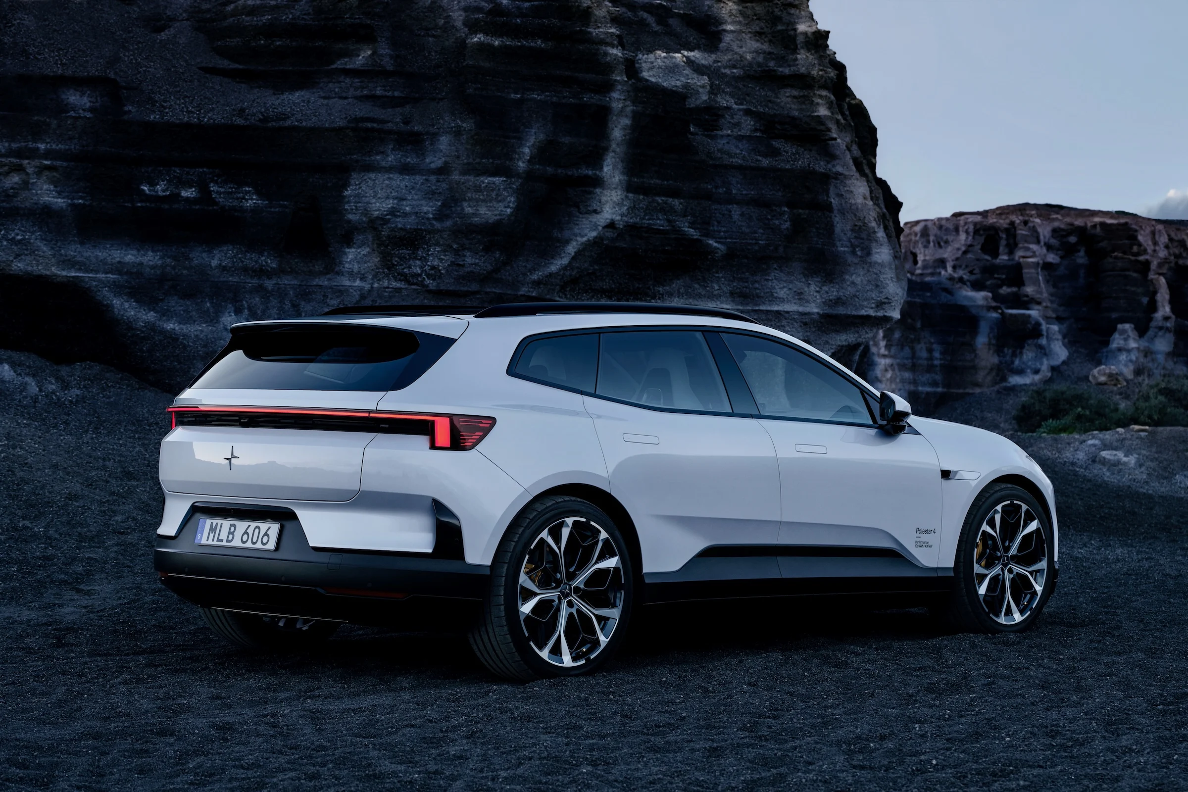 Polestar 4 SUV -5841-29hero
