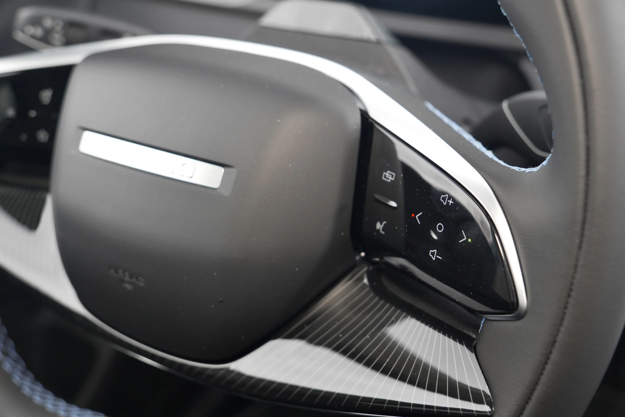 DUEL Jaecoo J5 EV vs Renault 4 E-Tech 151