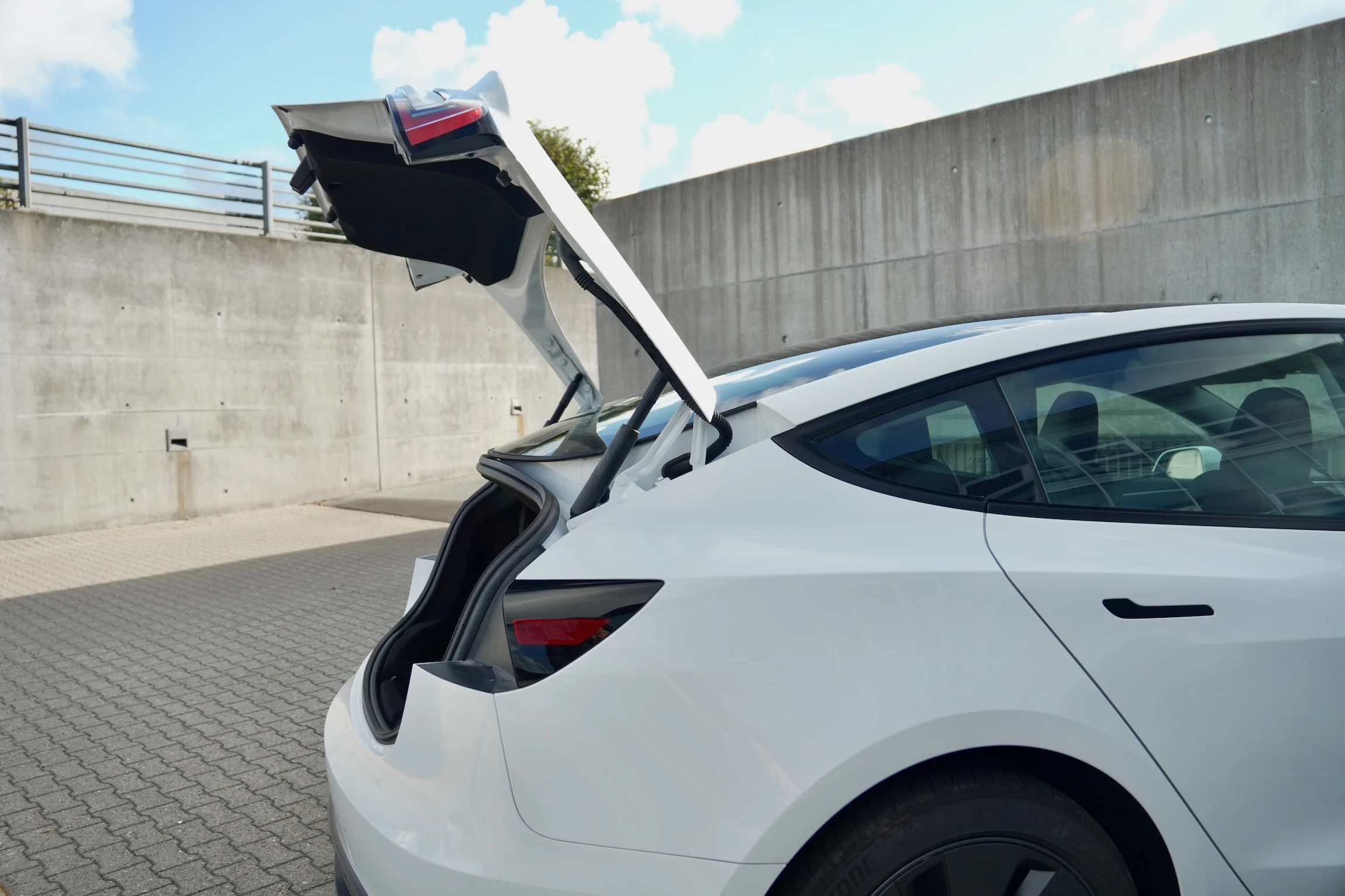 STORTEST Mazda 6e Tesla Model 3 VW ID.7 MBB5235