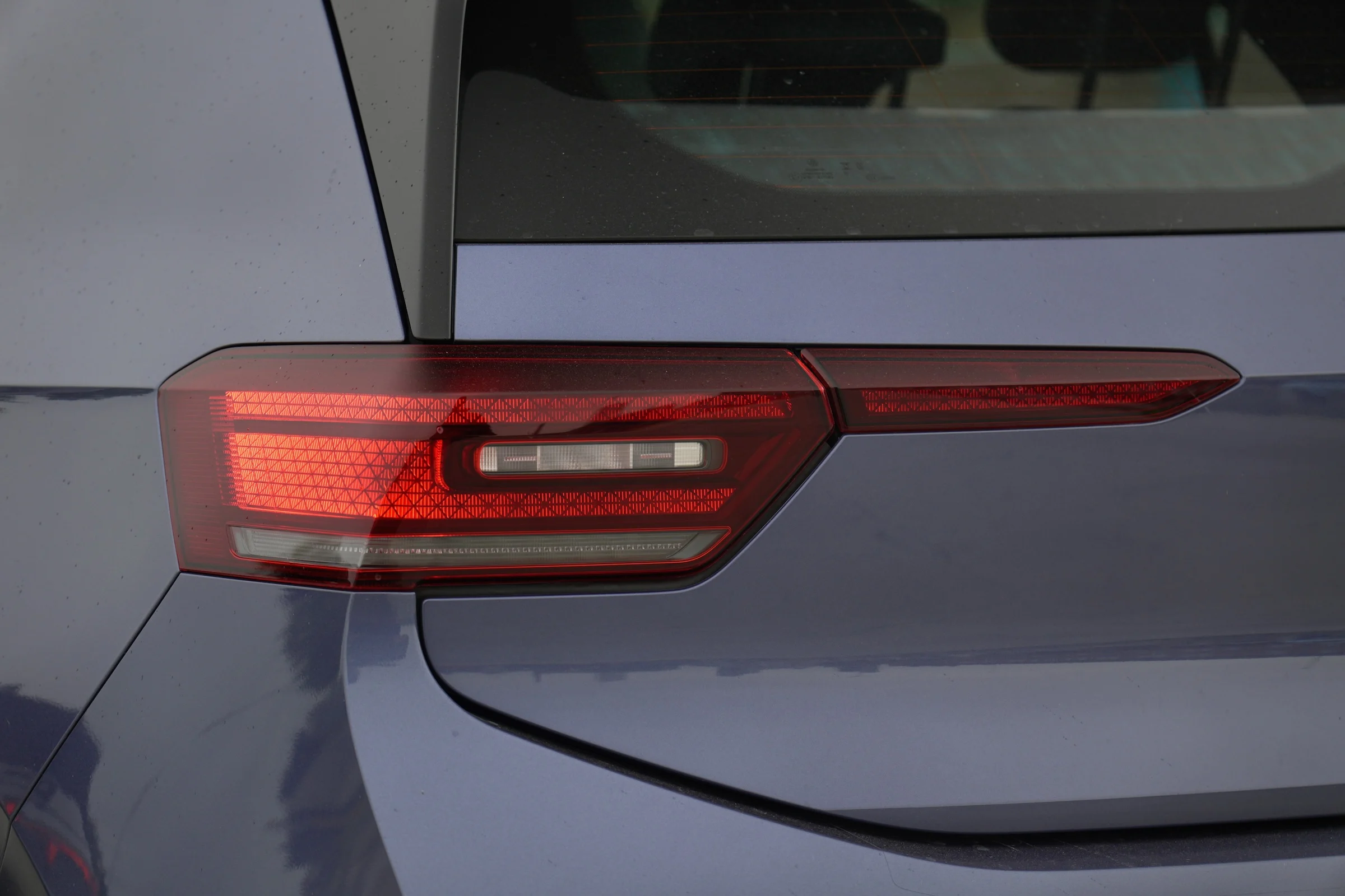 DUEL Cupra Born vs VW ID.3 Neo 3957