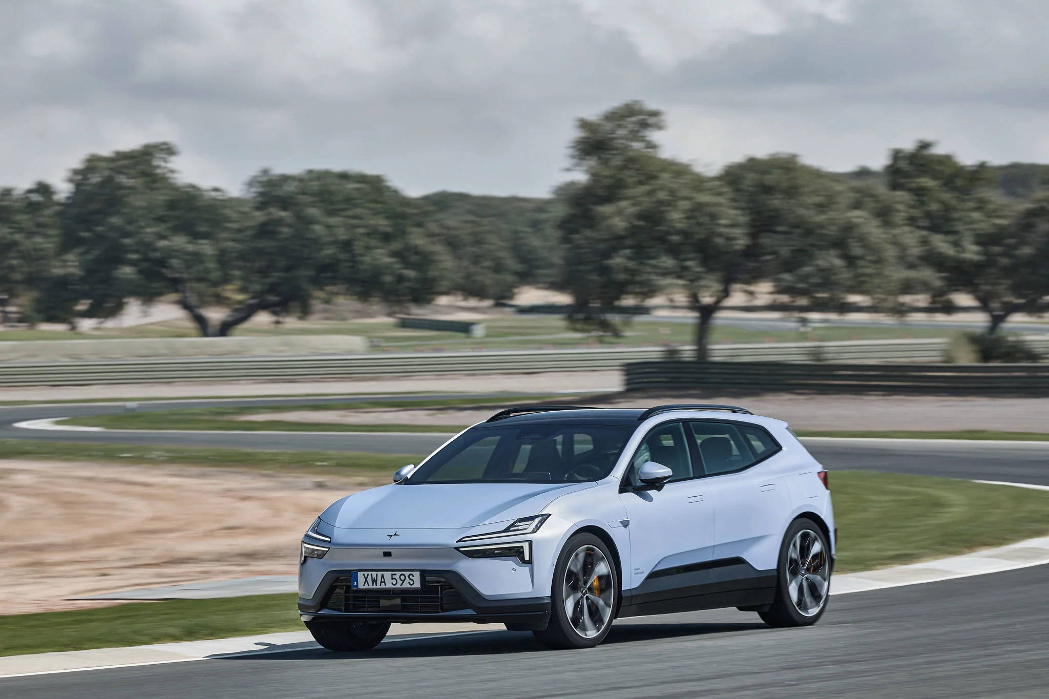 Polestar 4 SUV-13
