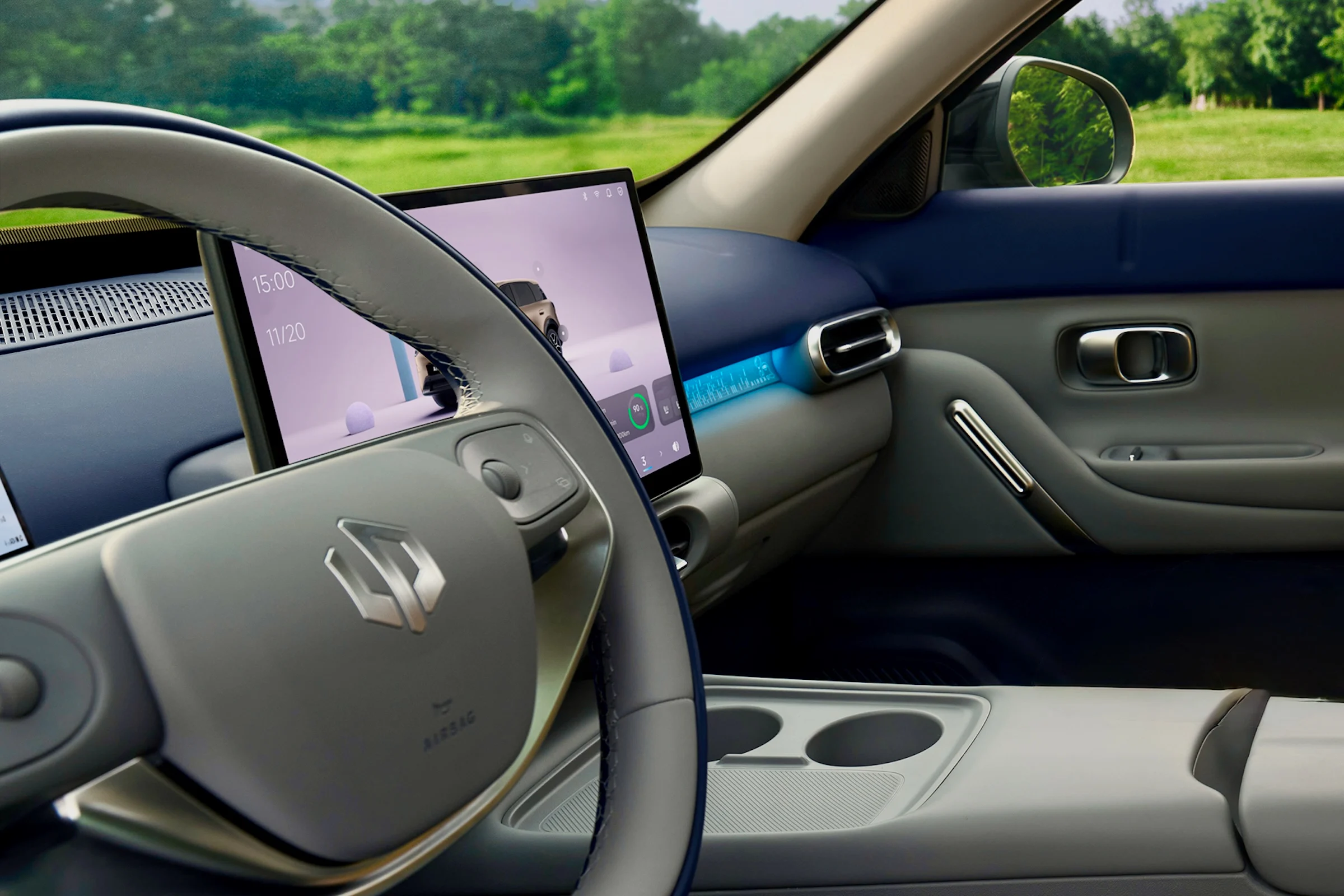 B03X Interior infotainment people 2
