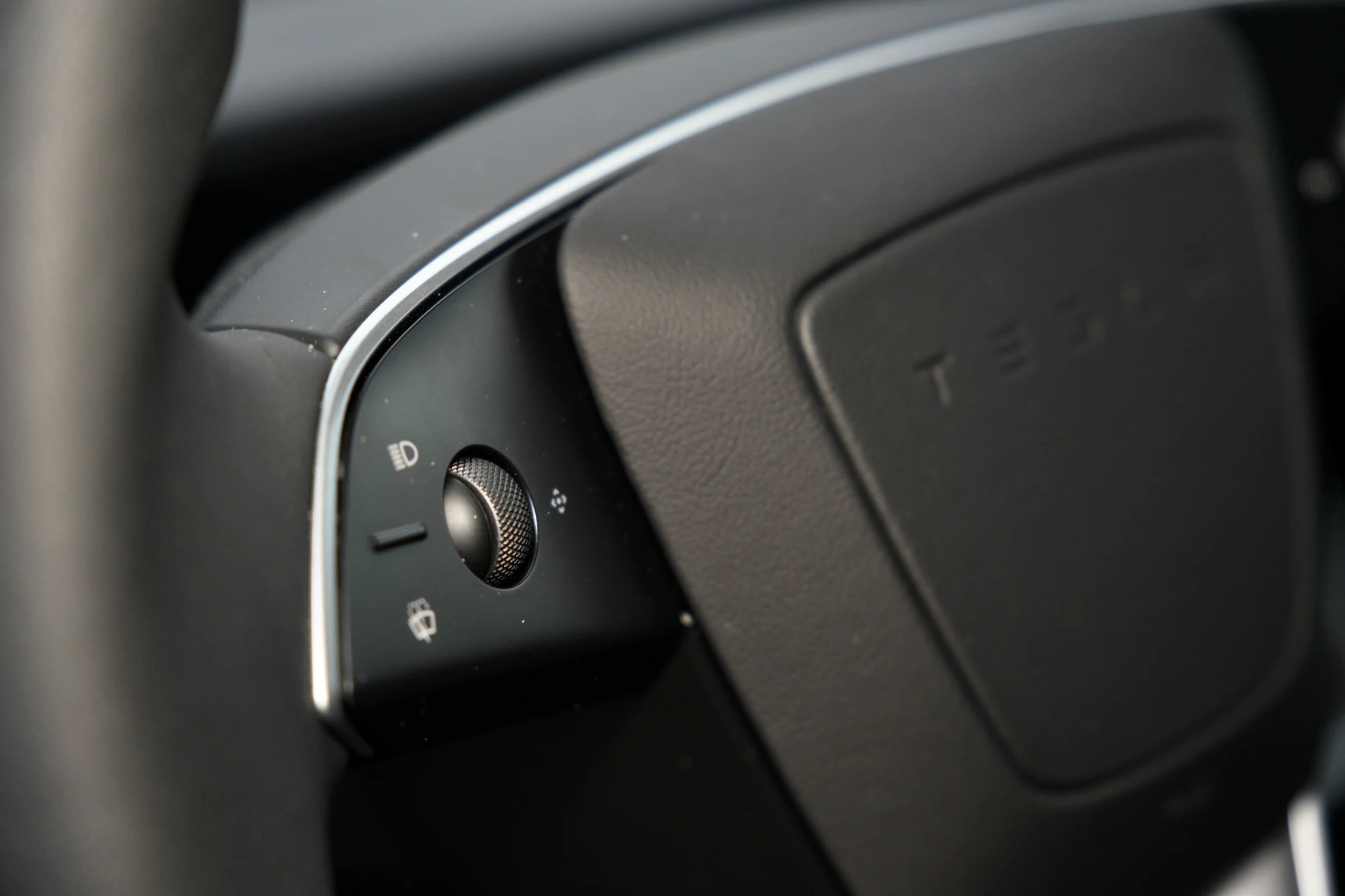 DUEL MGS6 EV vs Tesla Model Y Baghjuls MBB 551