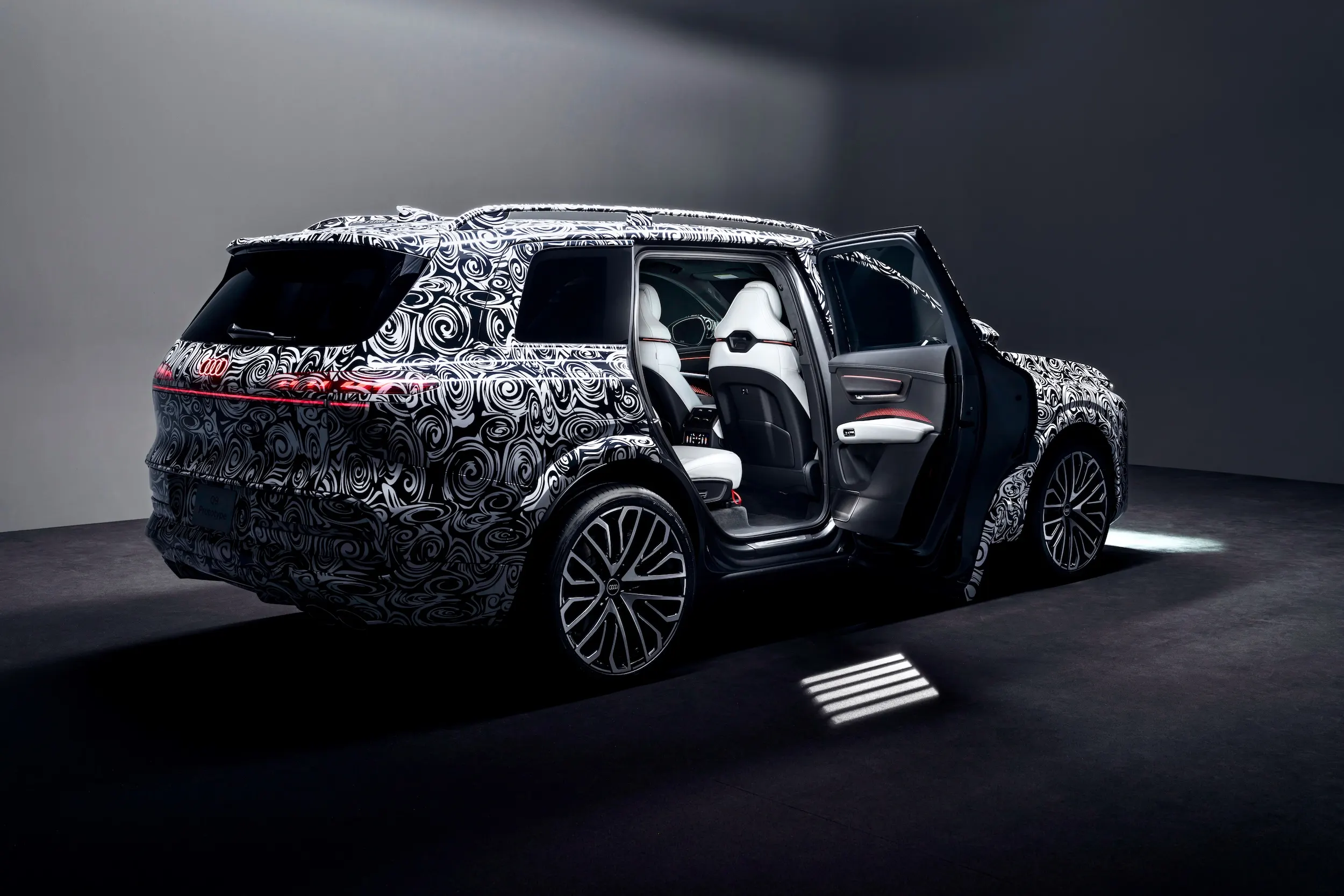 Audi Q9 05 large