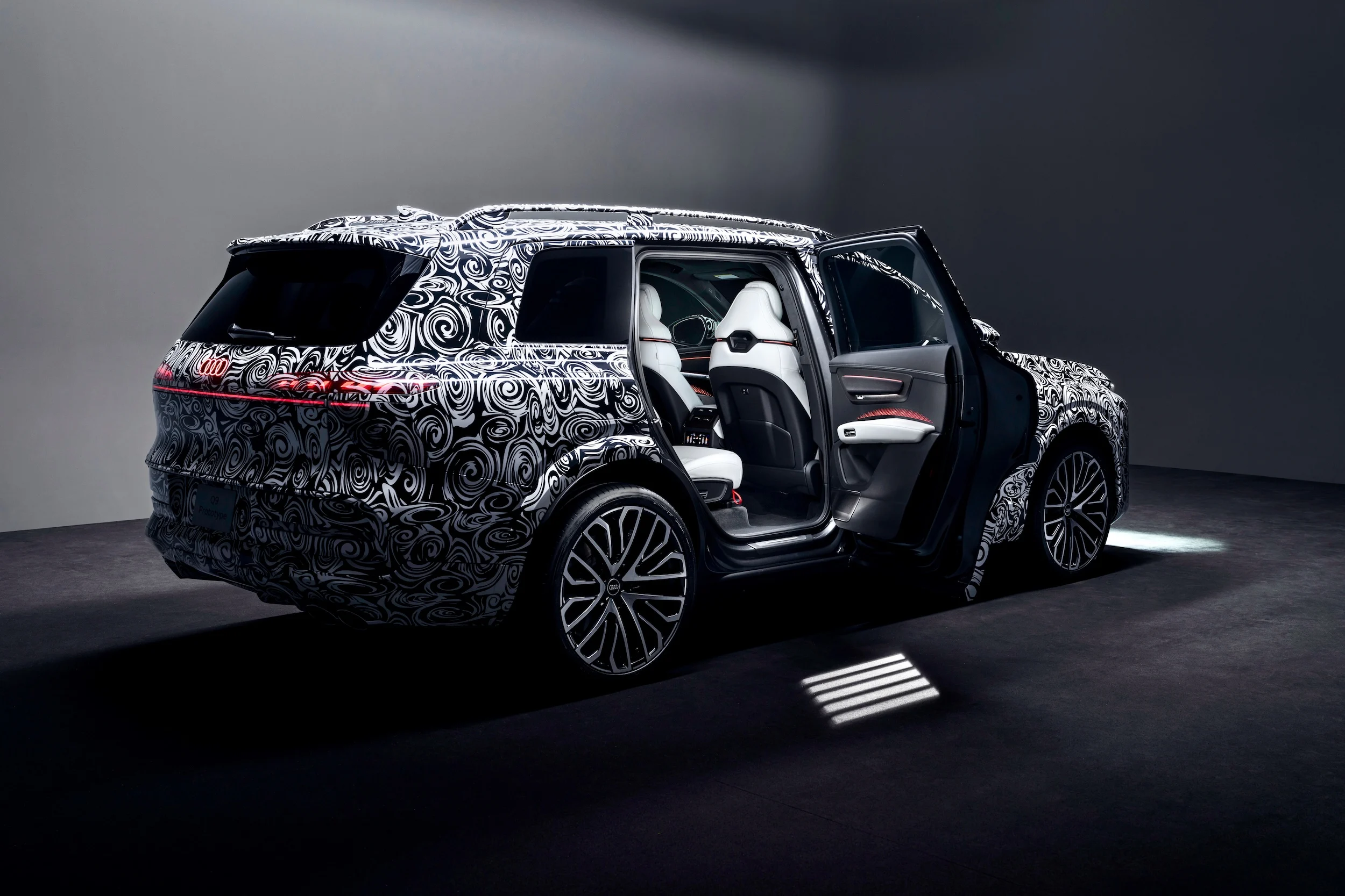 Audi Q9 05 large