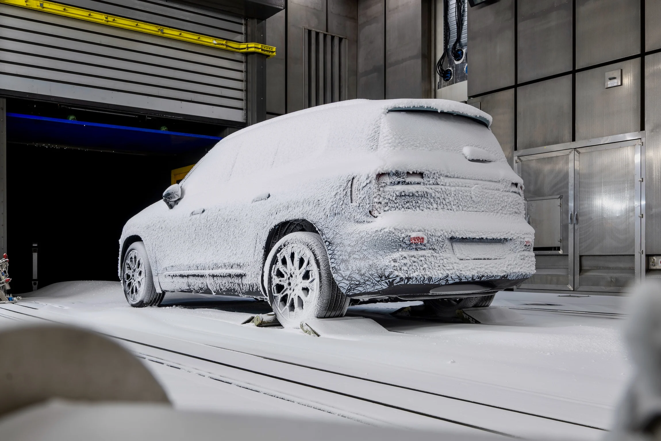 MB GLB EQ Tech 82 001