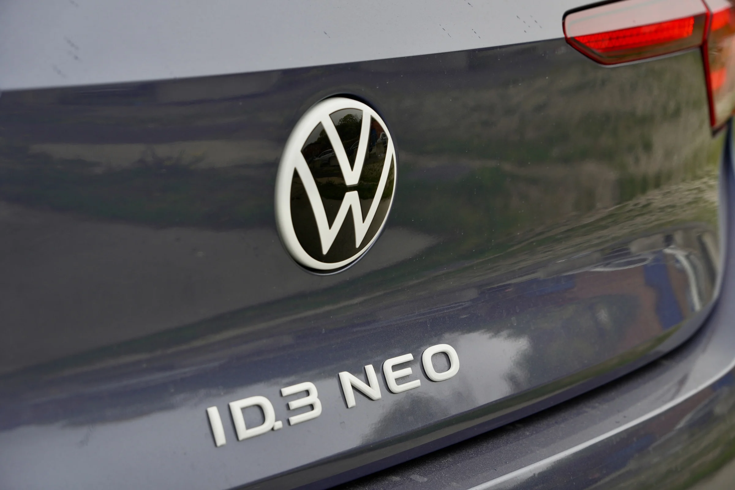 DUEL Cupra Born vs VW ID.3 Neo 3853