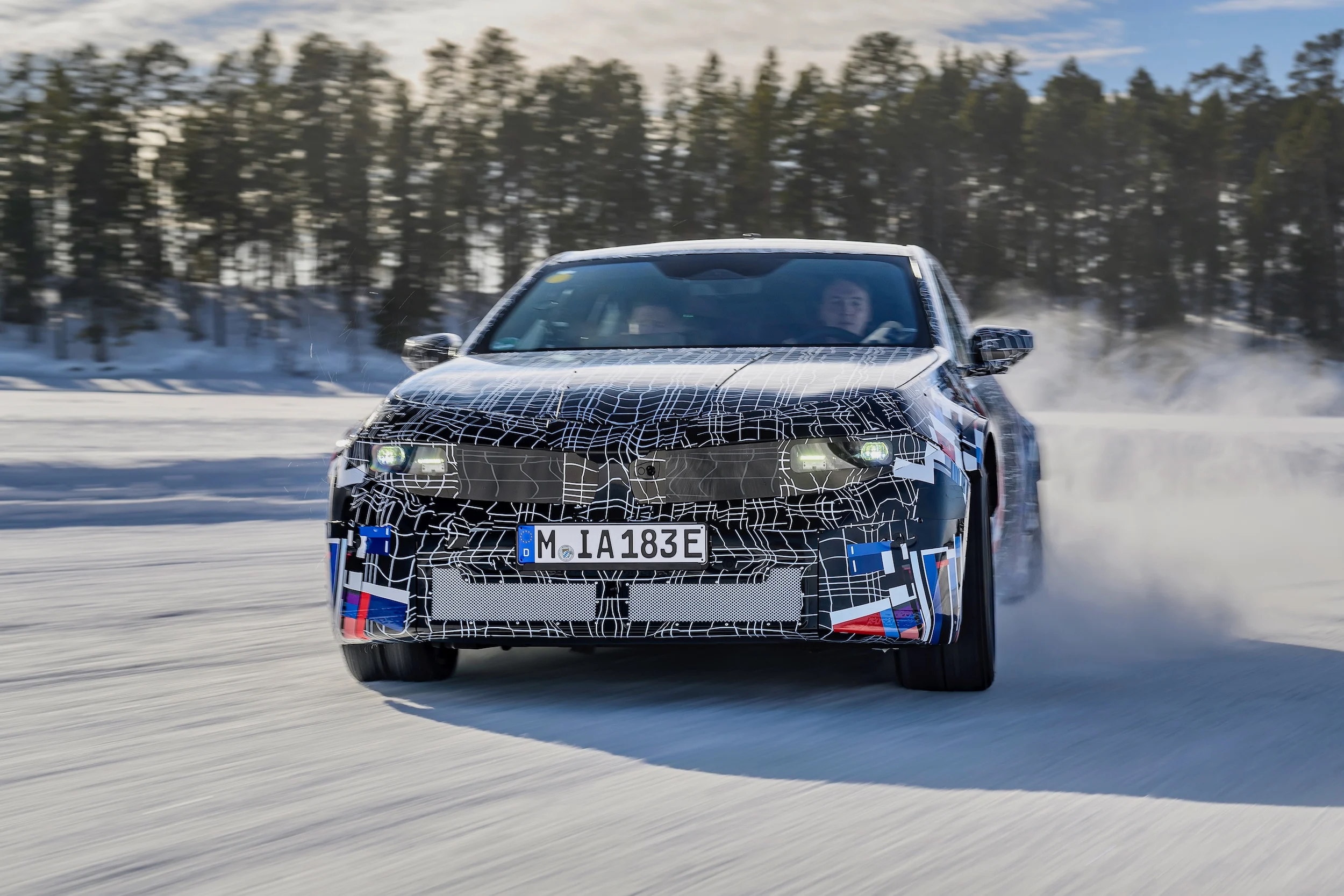 BMW M3 61 highRes bmw-m-electrified-01