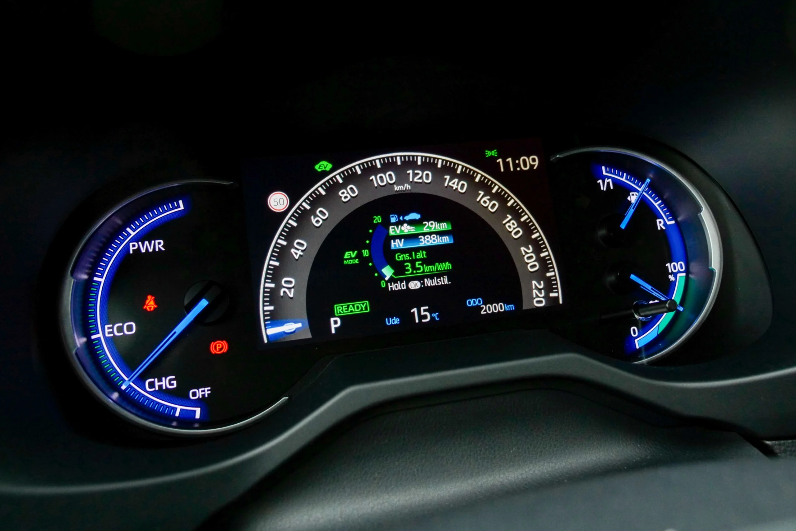 Toyota RAV4 Plug In &#8211; Interiør (6)