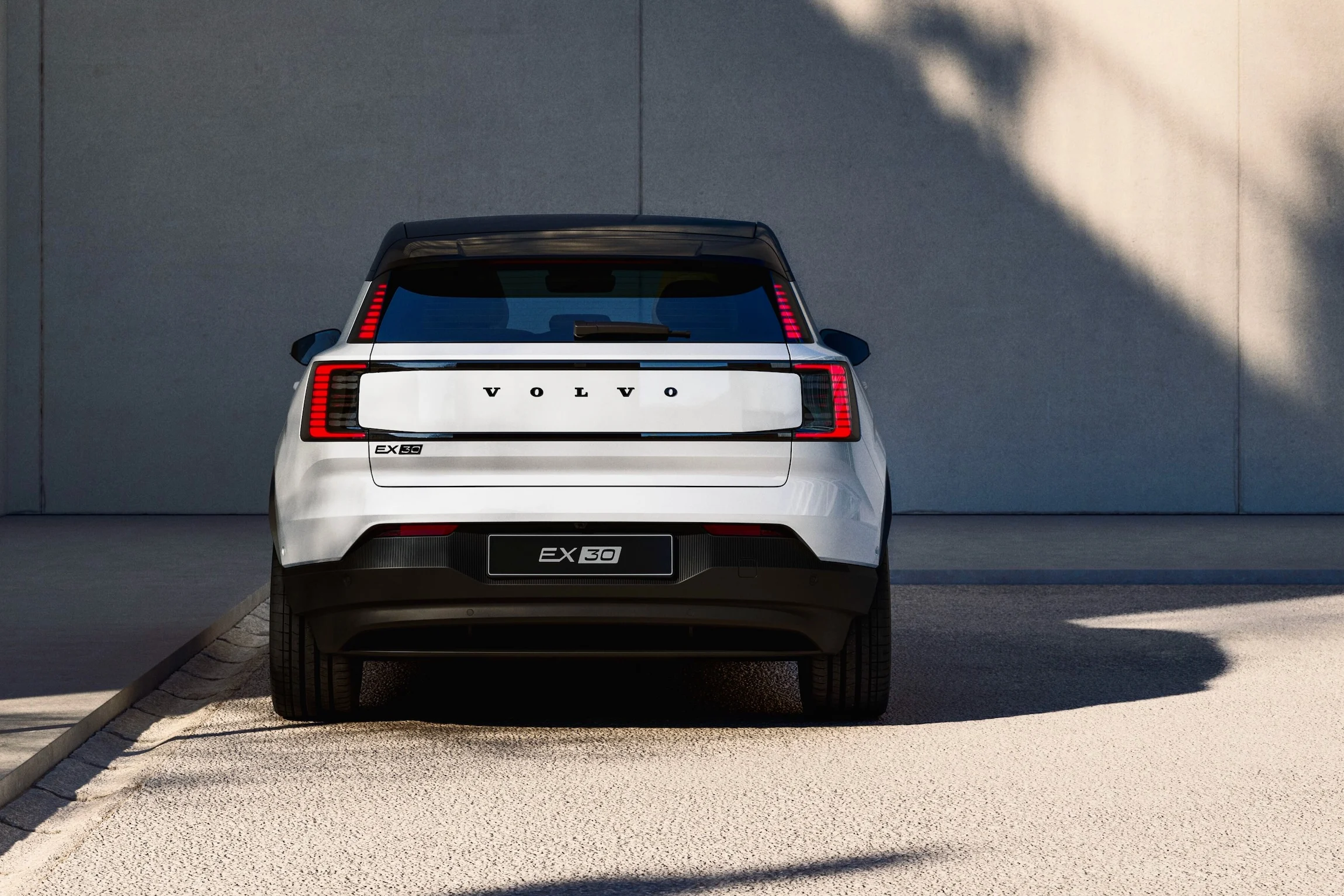 Exterior Full Rear EX30 MY27