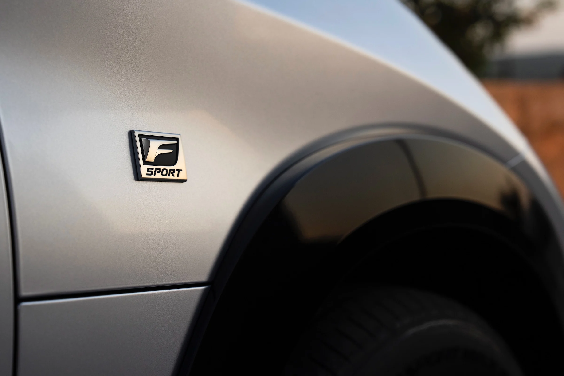 Lexus RZ 2025 sonicplatinum048detail