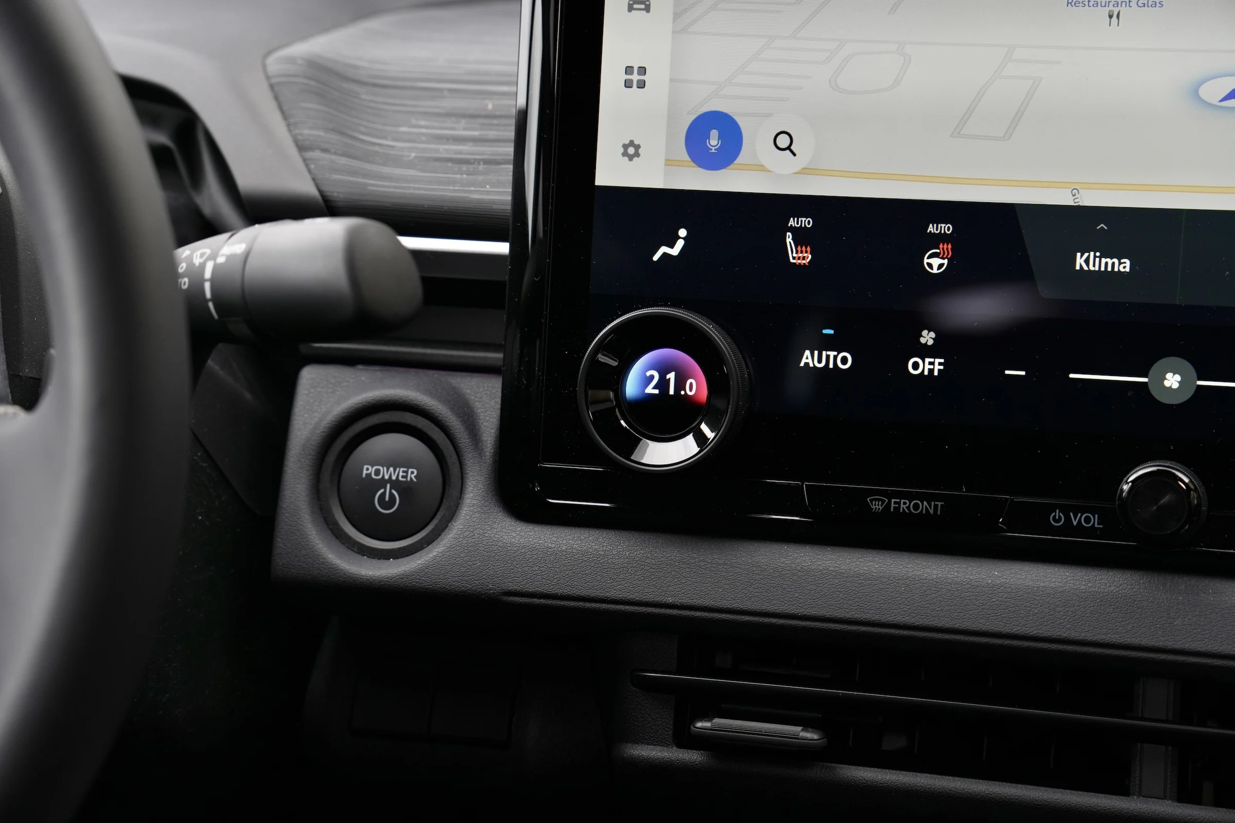 DUEL Nissan Leaf vs Toyota C-HR+ MBB 890