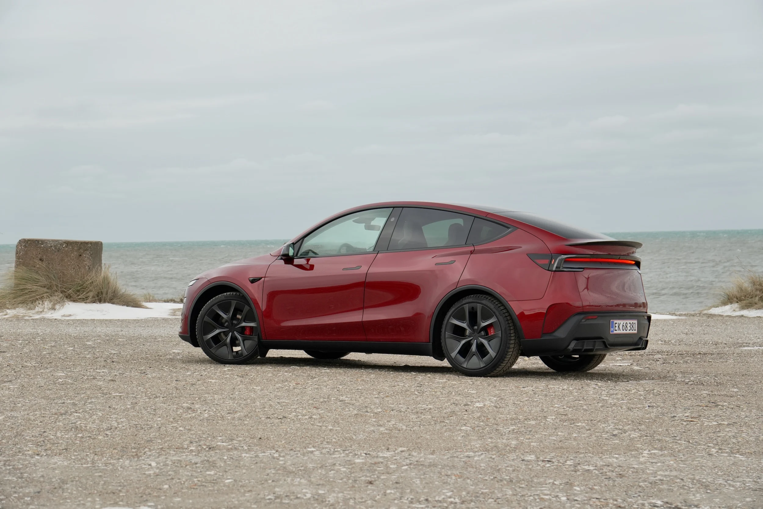 TEST Tesla Model Y Performance MBB 7974