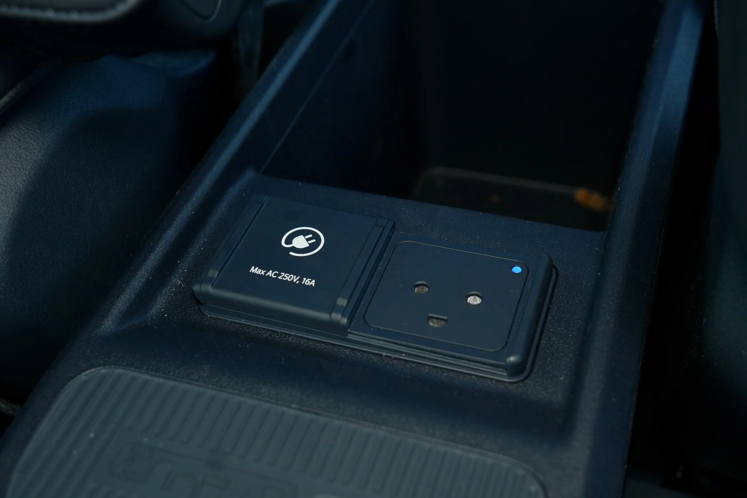 DUEL Kia PV5 Pass vs VW ID. Buzz 789