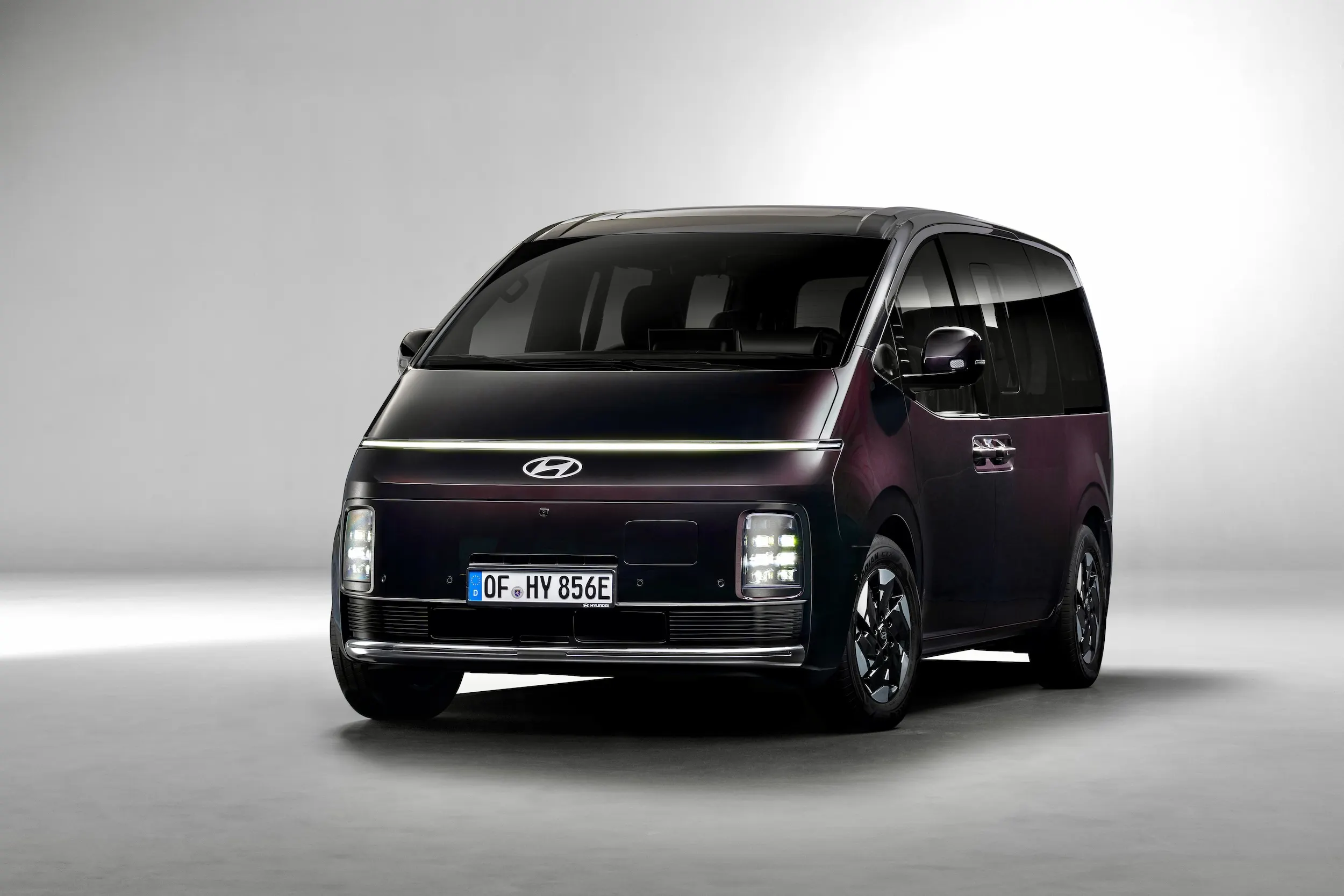 hyundai-staria-electric-0126-key-visual-01