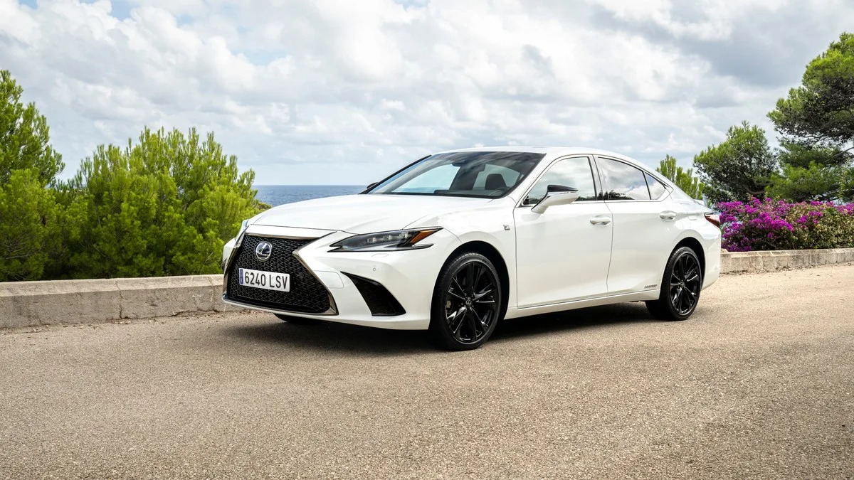 Lexus ES 7. gen