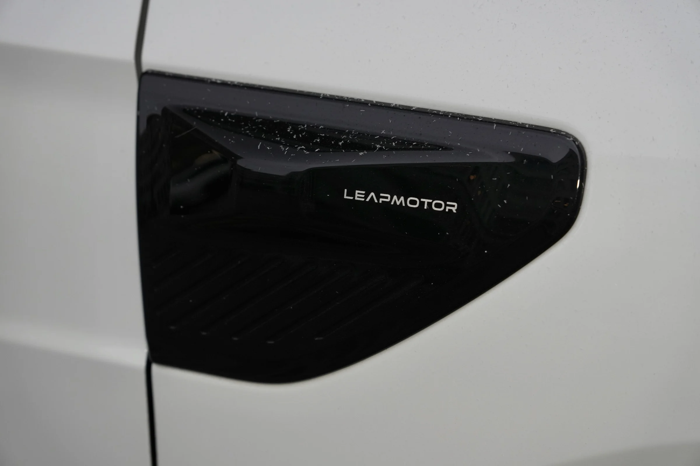 DUEL Leapmotor B10 vs Renault Scenic E-Tech MBB 268