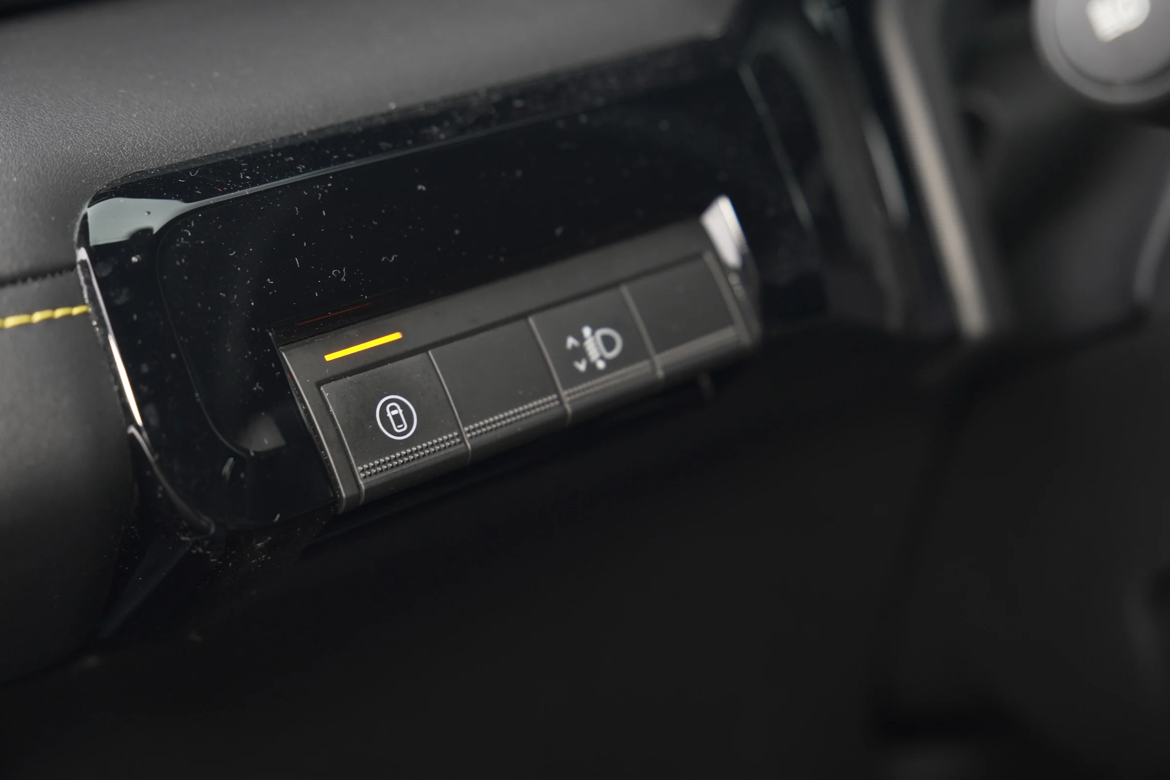 DUEL Jaecoo J5 EV vs Renault 4 E-Tech 093